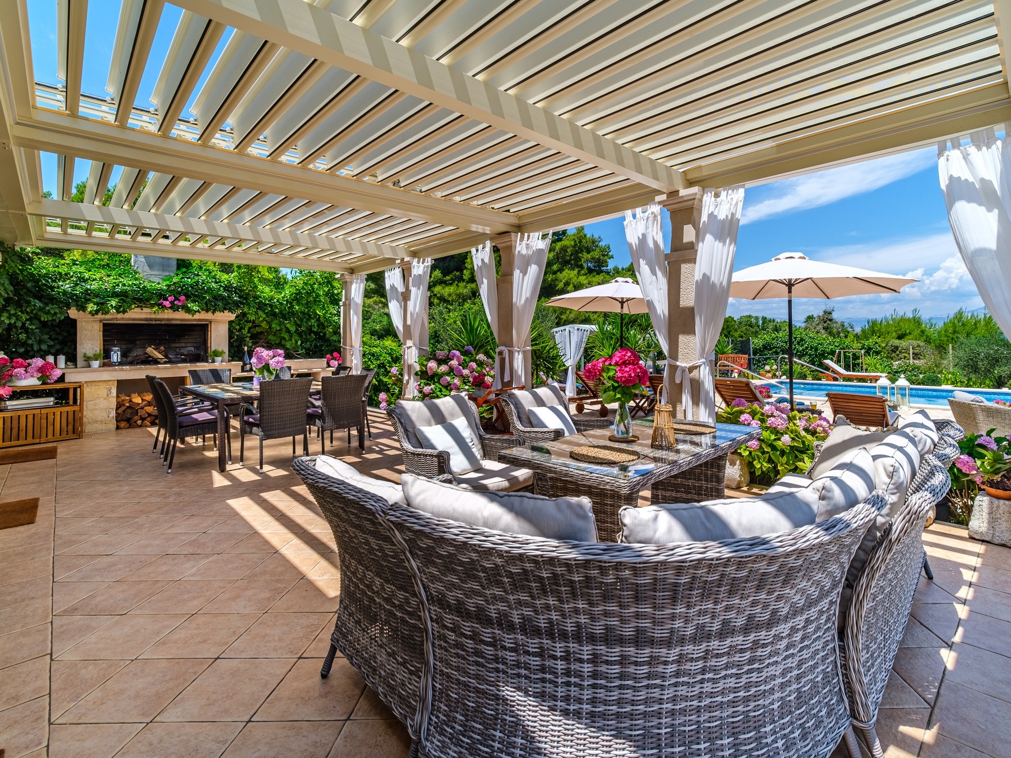 Four bedroom house near beach Mirca, Brač  K