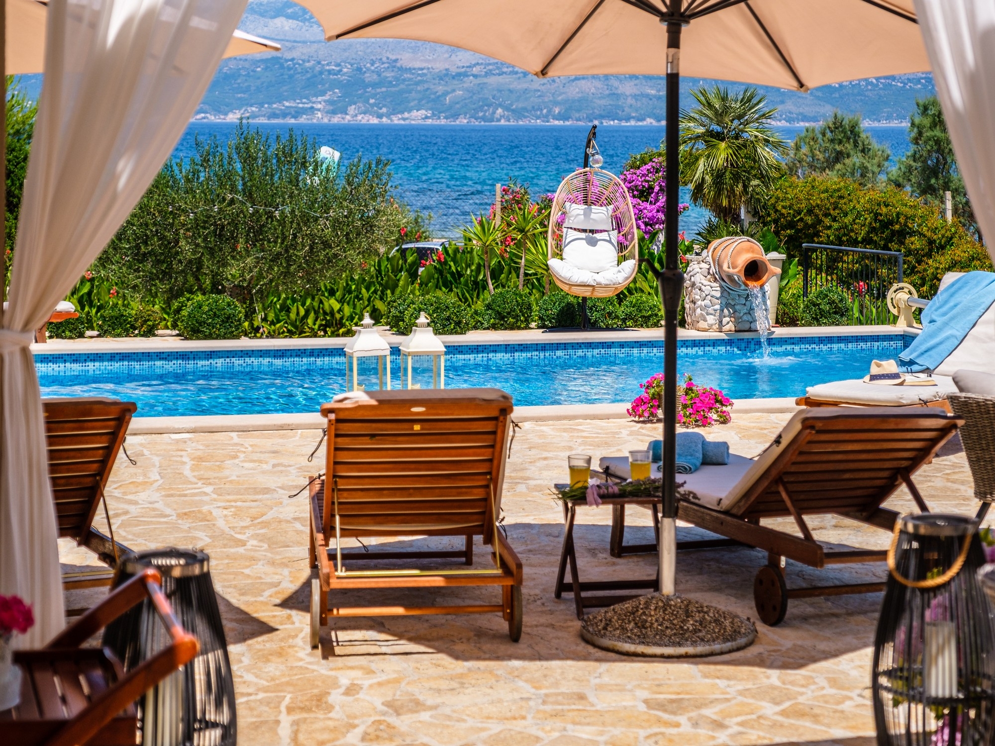 Four-bedroom house near beach Mirca, Brač (K-16183) Four-bedroom house near beach Mirca, Brač (K-16183)