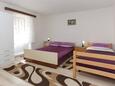 Sypialnia Omiš, Sypialnia w zakwaterowaniu typu apartment, zwierzęta domowe są dozwolone i WiFi.