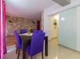 Bibinje, Dining room in the apartment, air condition available and WiFi.