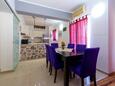 Bibinje, Dining room in the apartment, air condition available and WiFi.