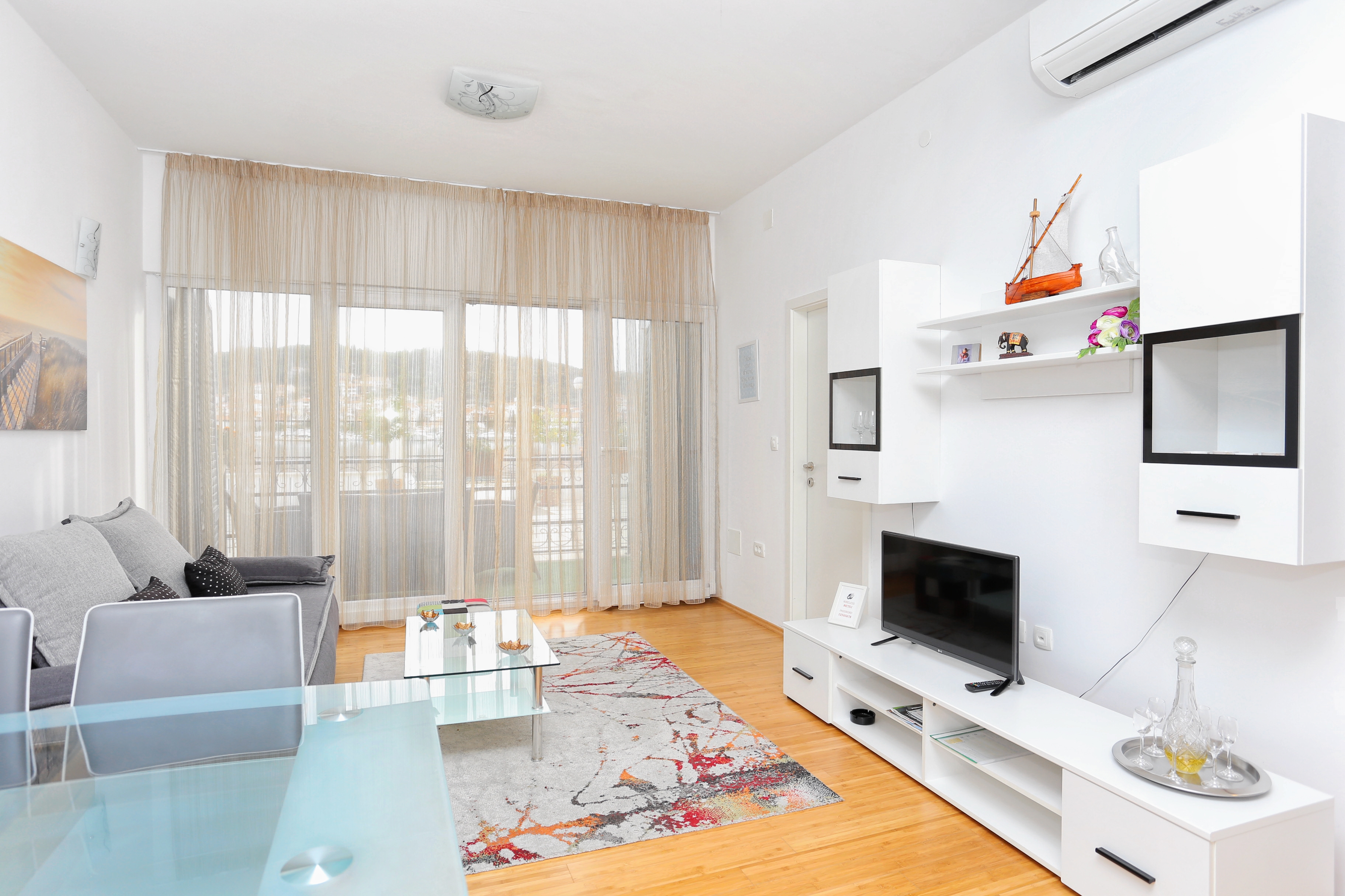 One bedroom apartment with terrace and sea view Trogir (A-16210-a) One bedroom apartment with terrace and sea view Trogir (A-16210-a)