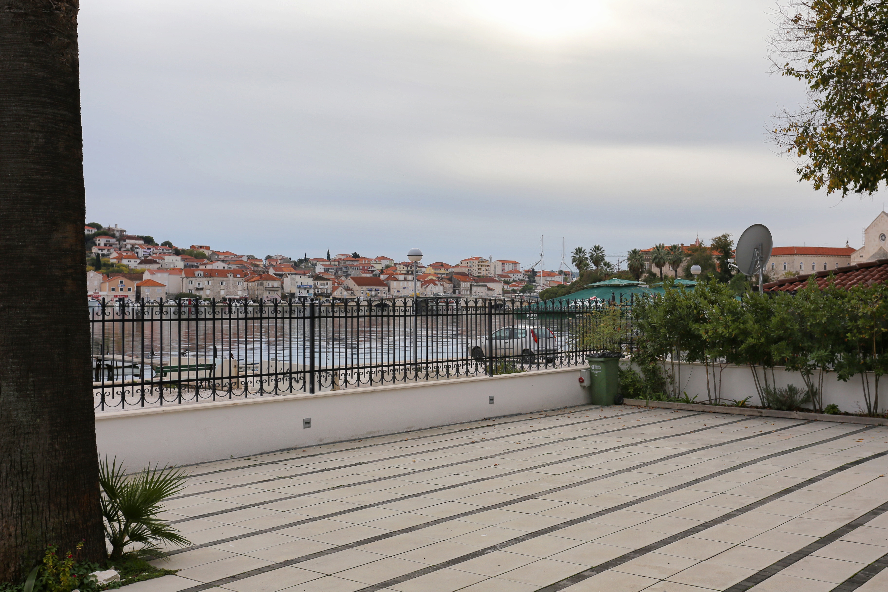 One bedroom apartment with terrace and sea view Trogir  A-a