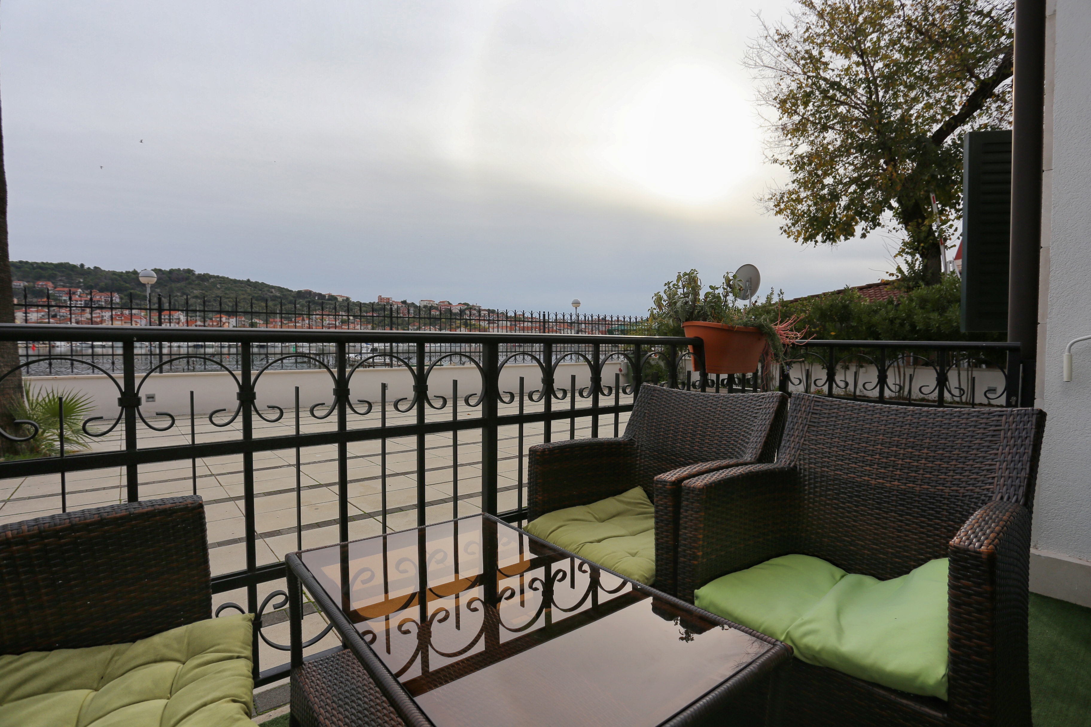 Two bedroom apartment with terrace and sea view Trogir  A-b