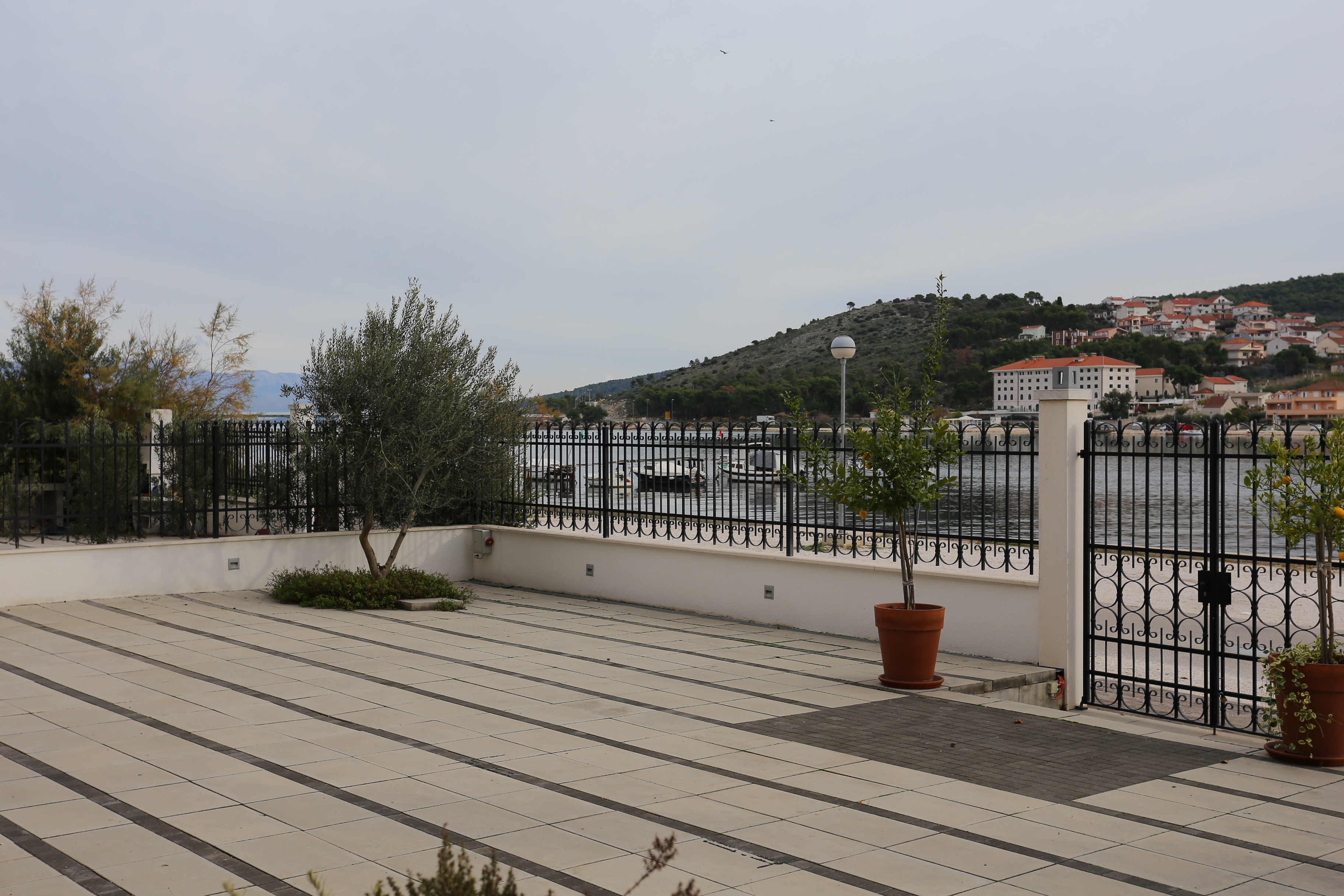 Two bedroom apartment with terrace and sea view Trogir  A-b