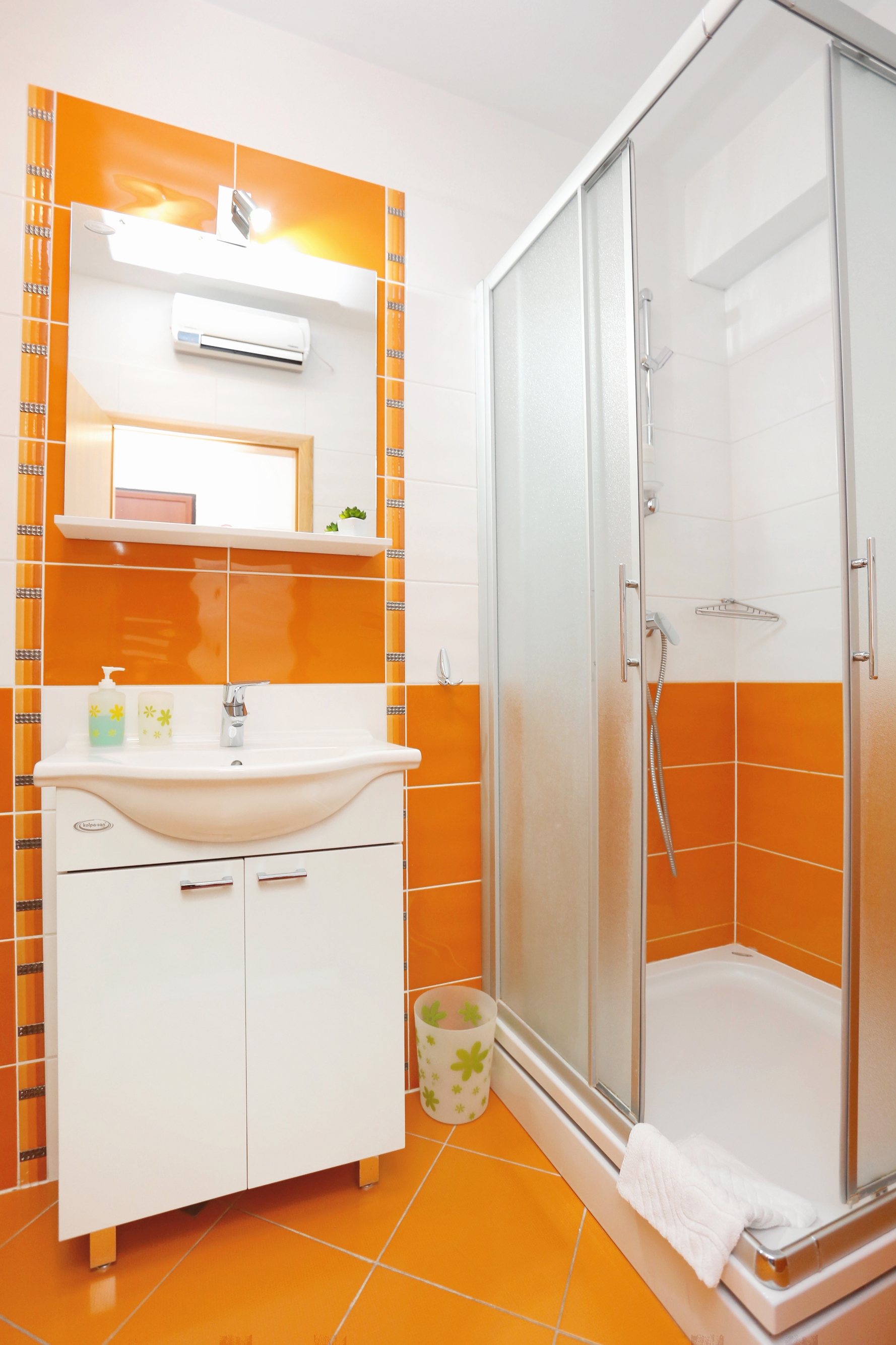 One bedroom apartment with terrace and sea view Trogir  A-c
