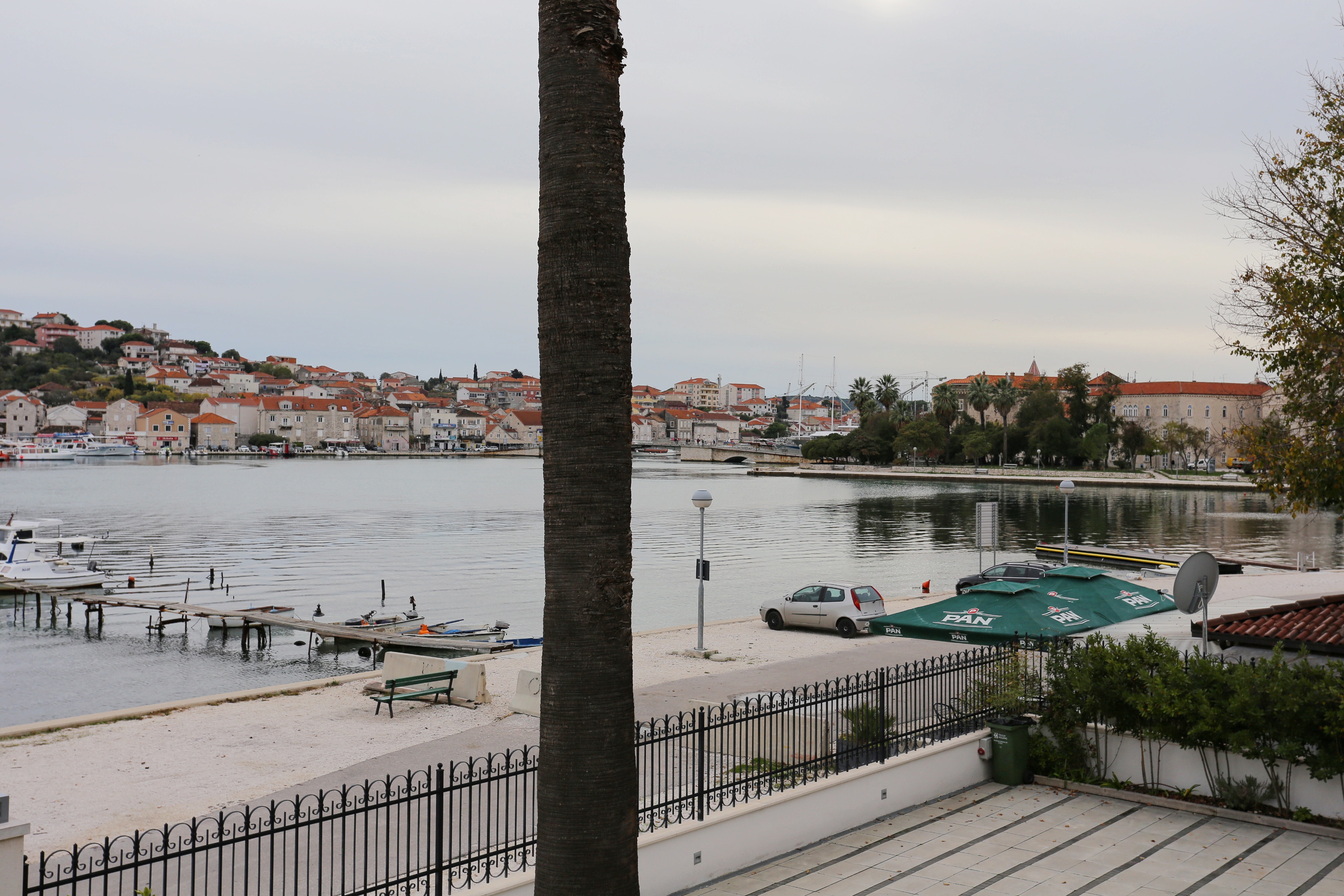 One bedroom apartment with terrace and sea view Trogir  A-c