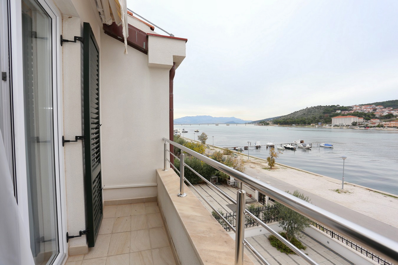 Two bedroom apartment with terrace and sea view Trogir  A-a