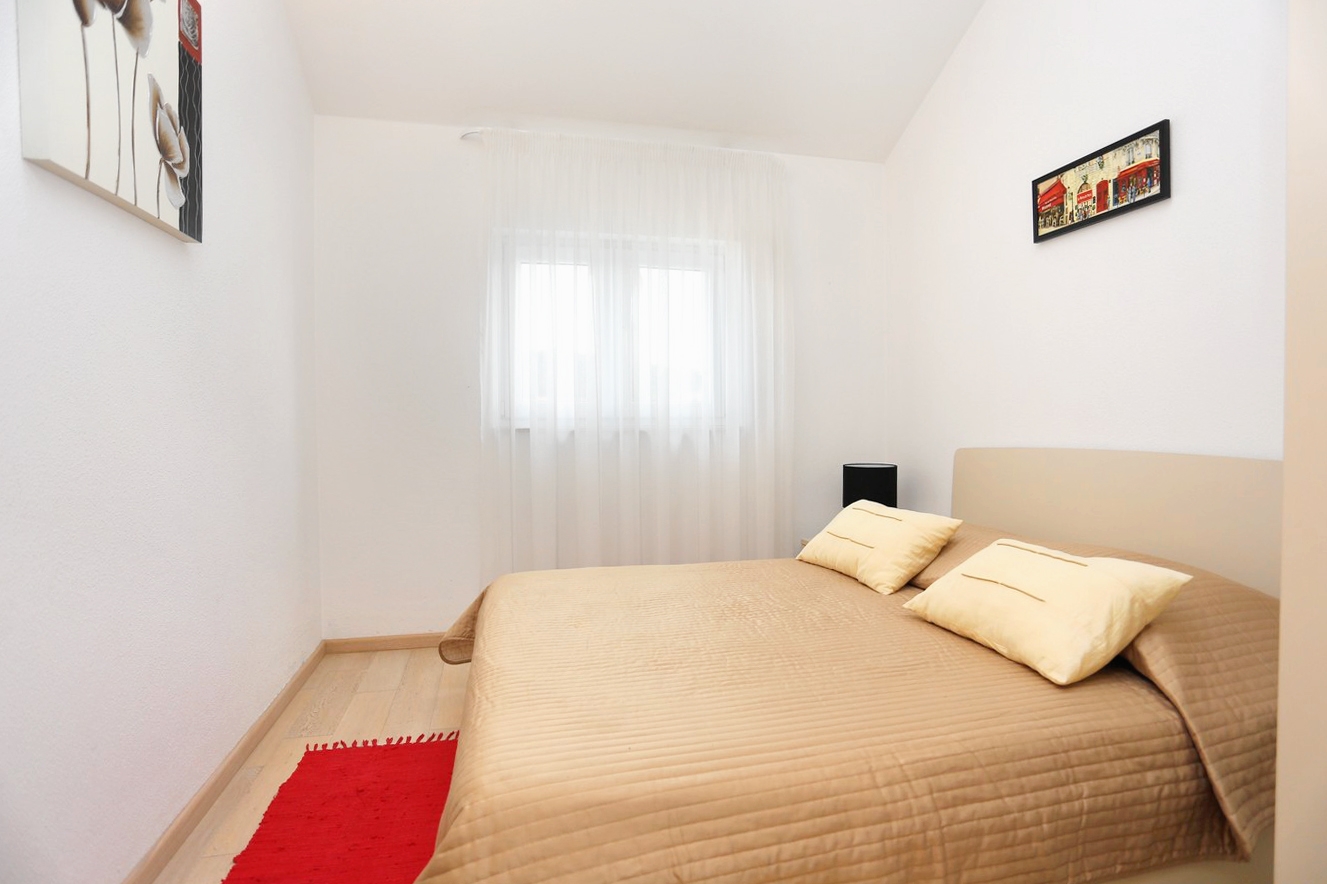 Two bedroom apartment with terrace and sea view Trogir  A-a