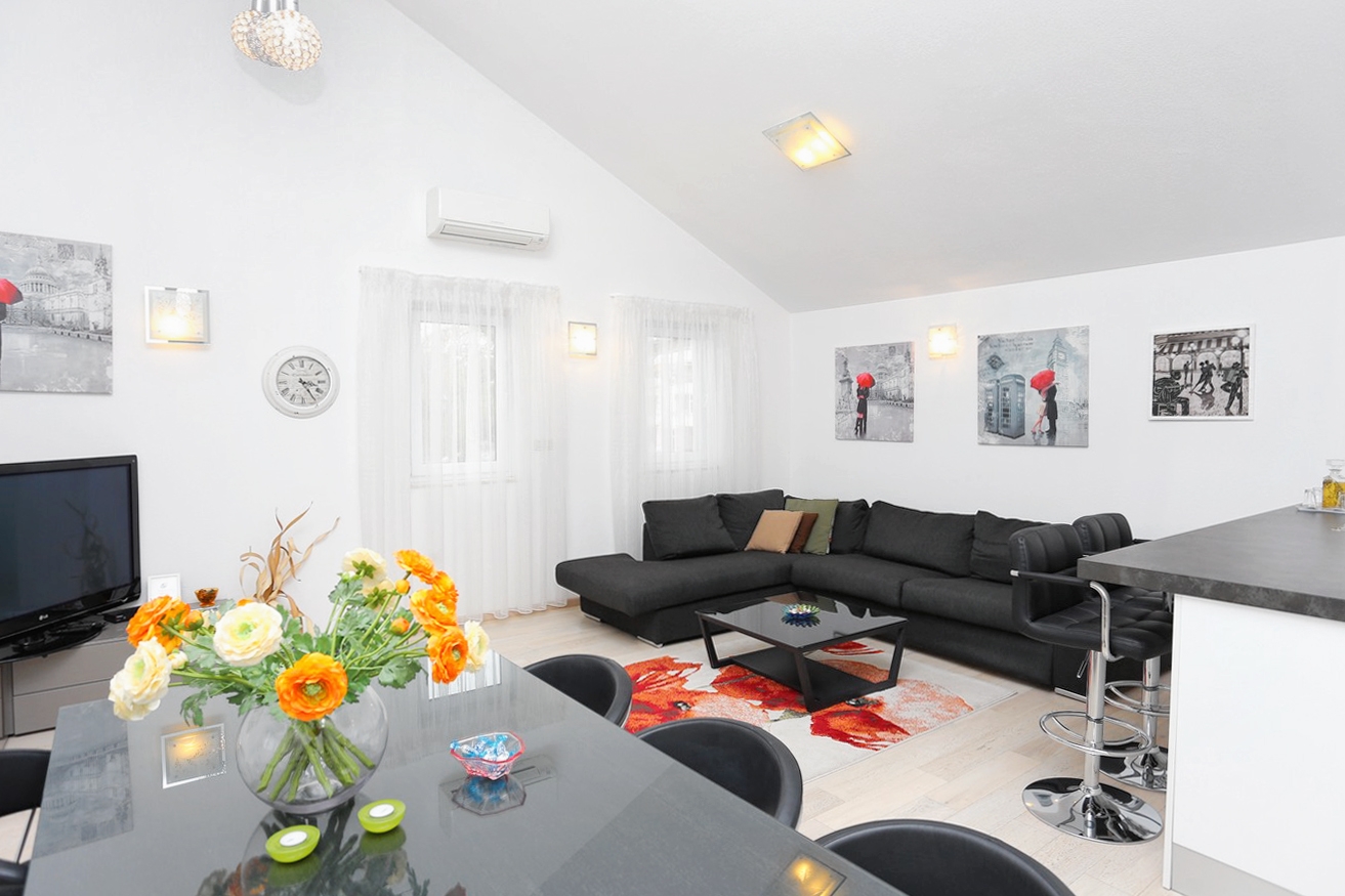 Two bedroom apartment with terrace and sea view Trogir (A-16211-a) Two bedroom apartment with terrace and sea view Trogir (A-16211-a)