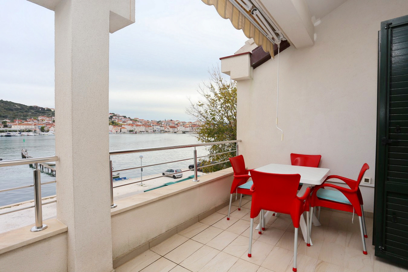 Two bedroom apartment with terrace and sea view Trogir  A-a