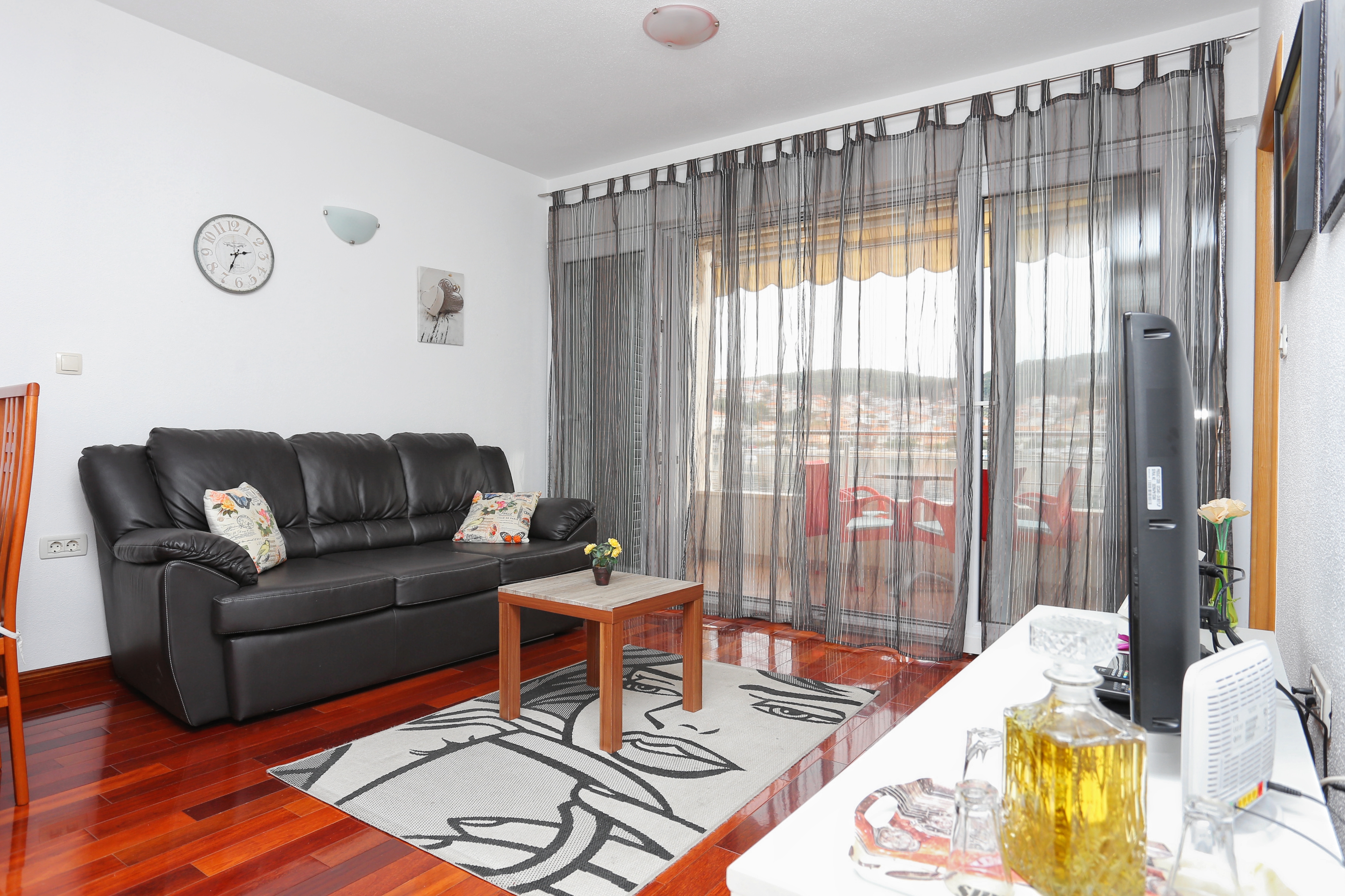 One bedroom apartment with terrace and sea view Trogir (A-16211-b)