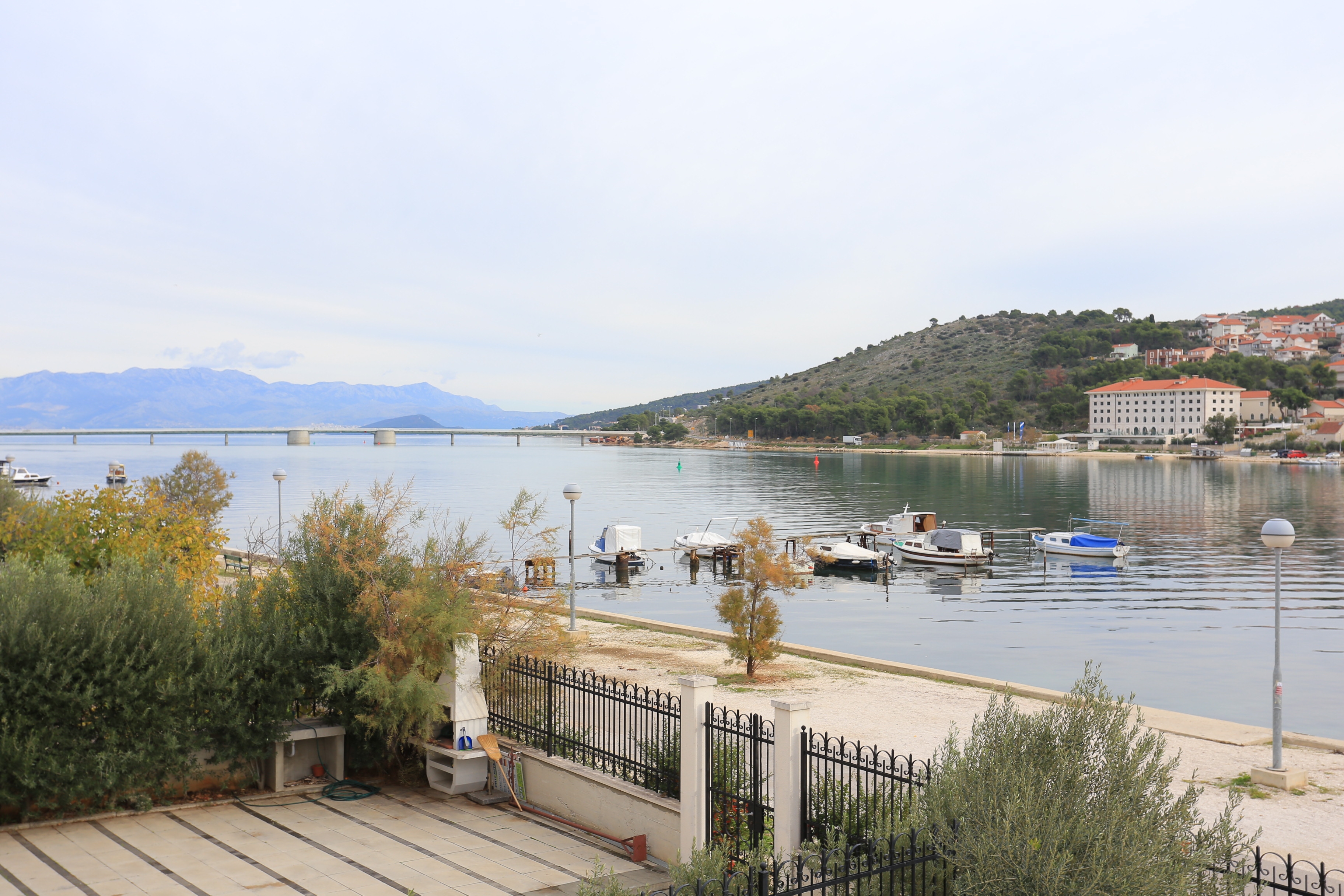 One bedroom apartment with terrace and sea view Trogir  A-b