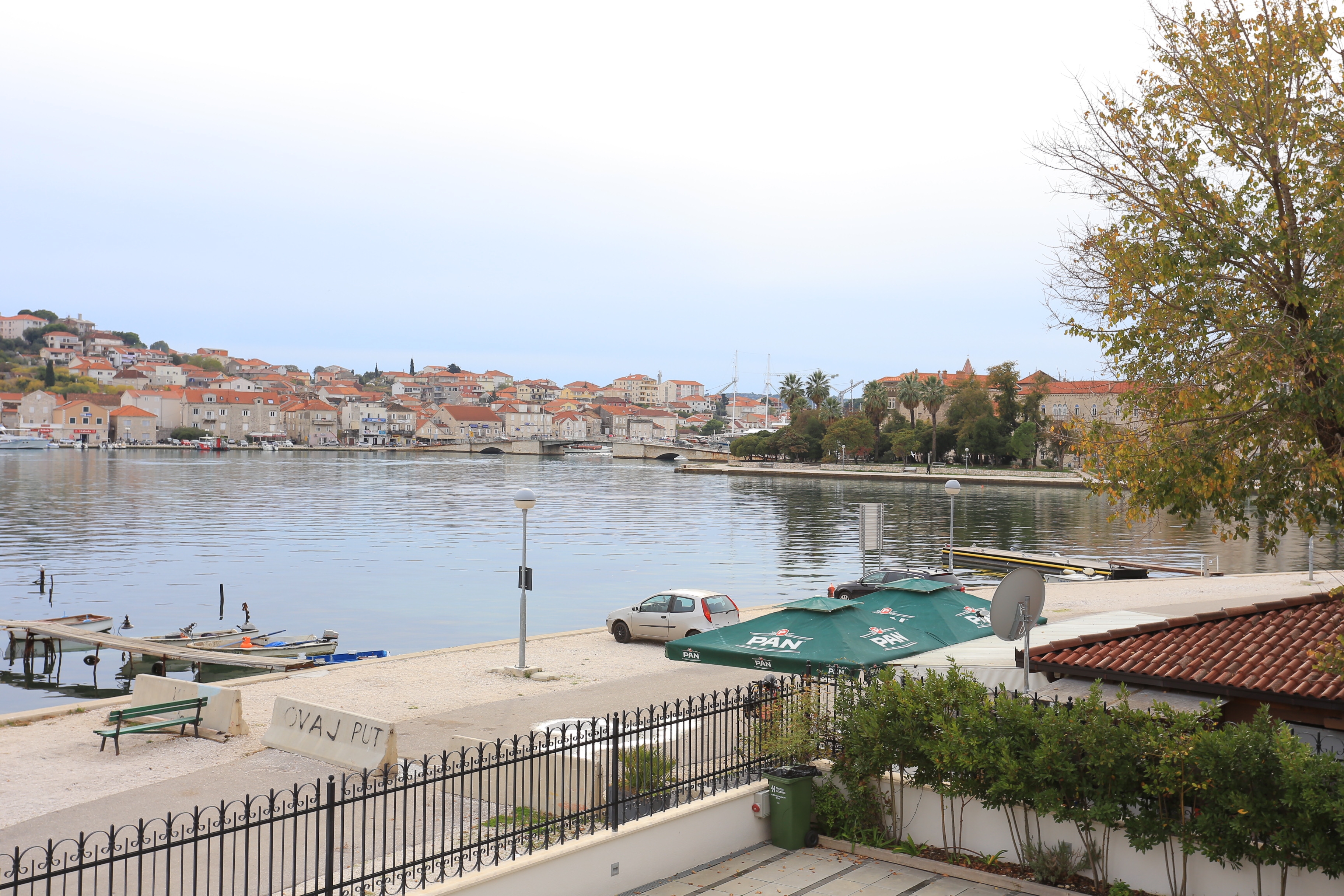 One bedroom apartment with terrace and sea view Trogir  A-b
