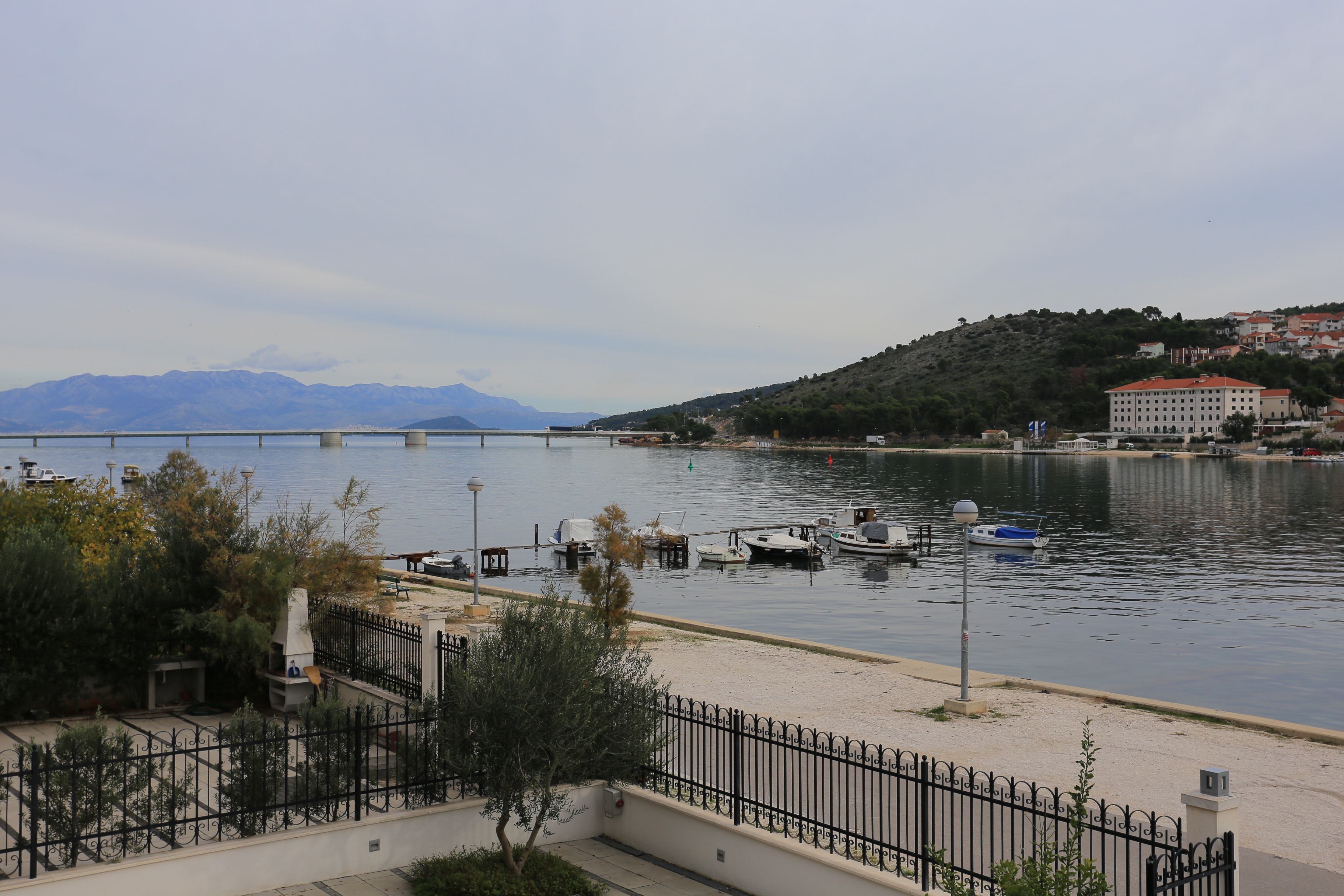 Two bedroom apartment with terrace and sea view Trogir  A-c