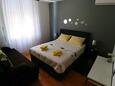 Spavaća soba 1 Brgulje, Spavaća soba 1 u smještaju tipa apartment, dostupna klima, kućni ljubimci dozvoljeni i WiFi.