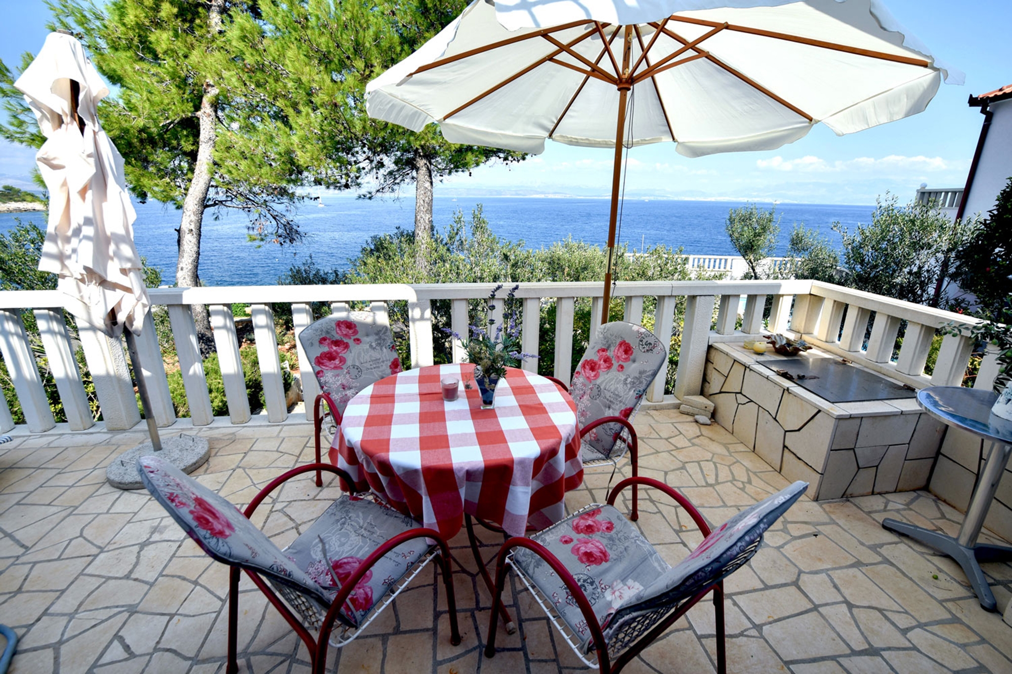 Two bedroom apartment near beach Rogač, Šolta (A-16223-a)