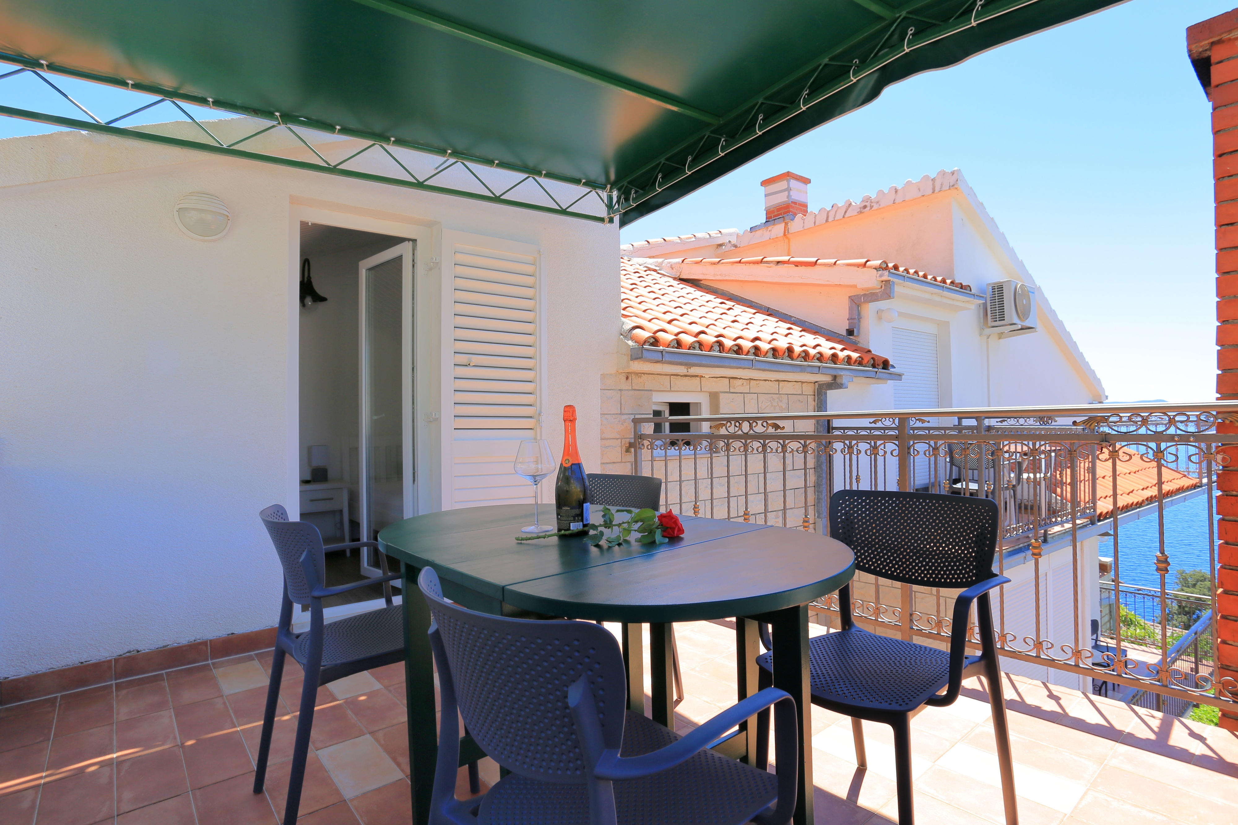 Two bedroom apartment with terrace and sea view Pisak, Omiš  A-a