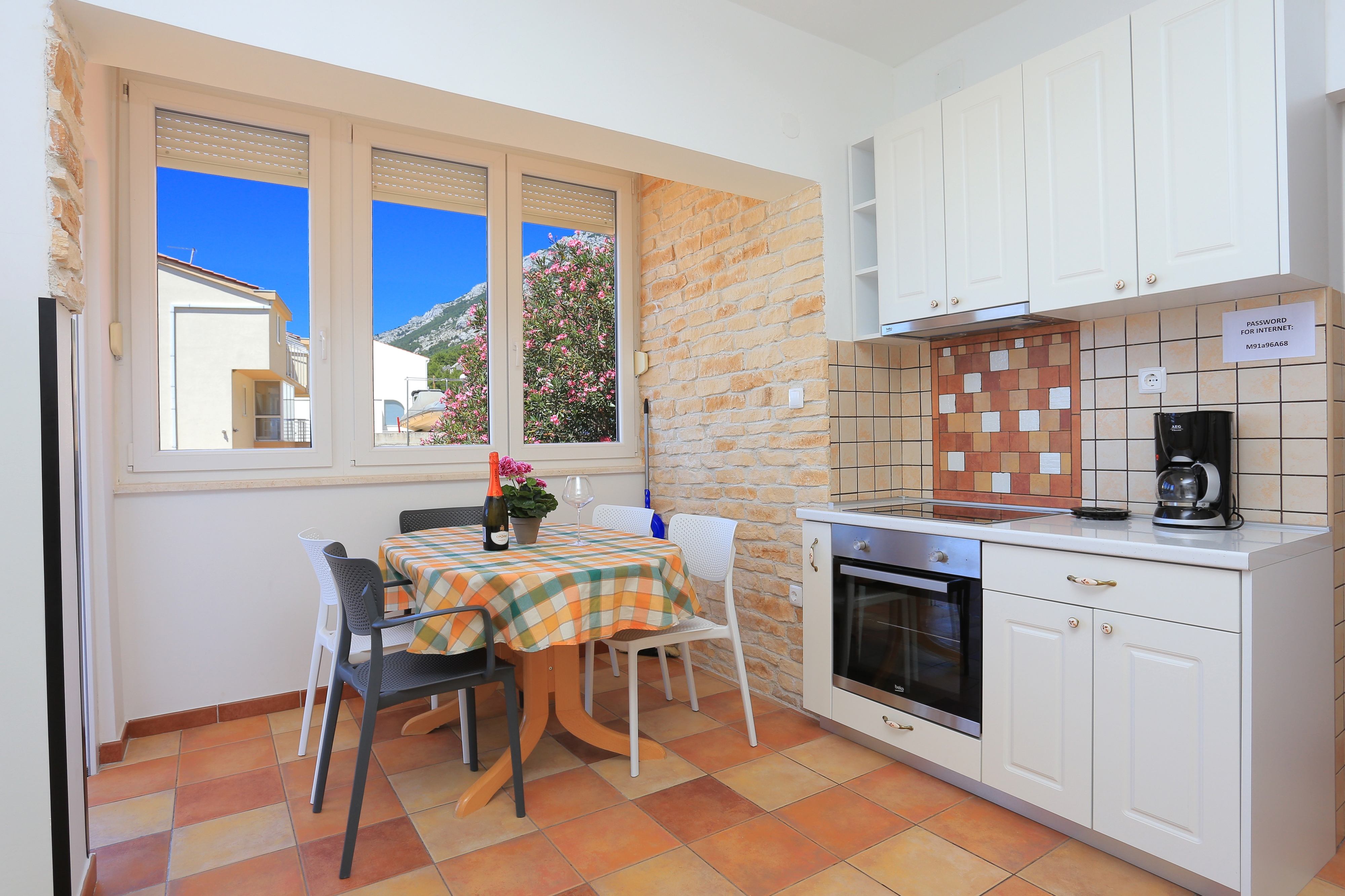 Two bedroom apartment with terrace and sea view Pisak, Omiš (A-16239-c)