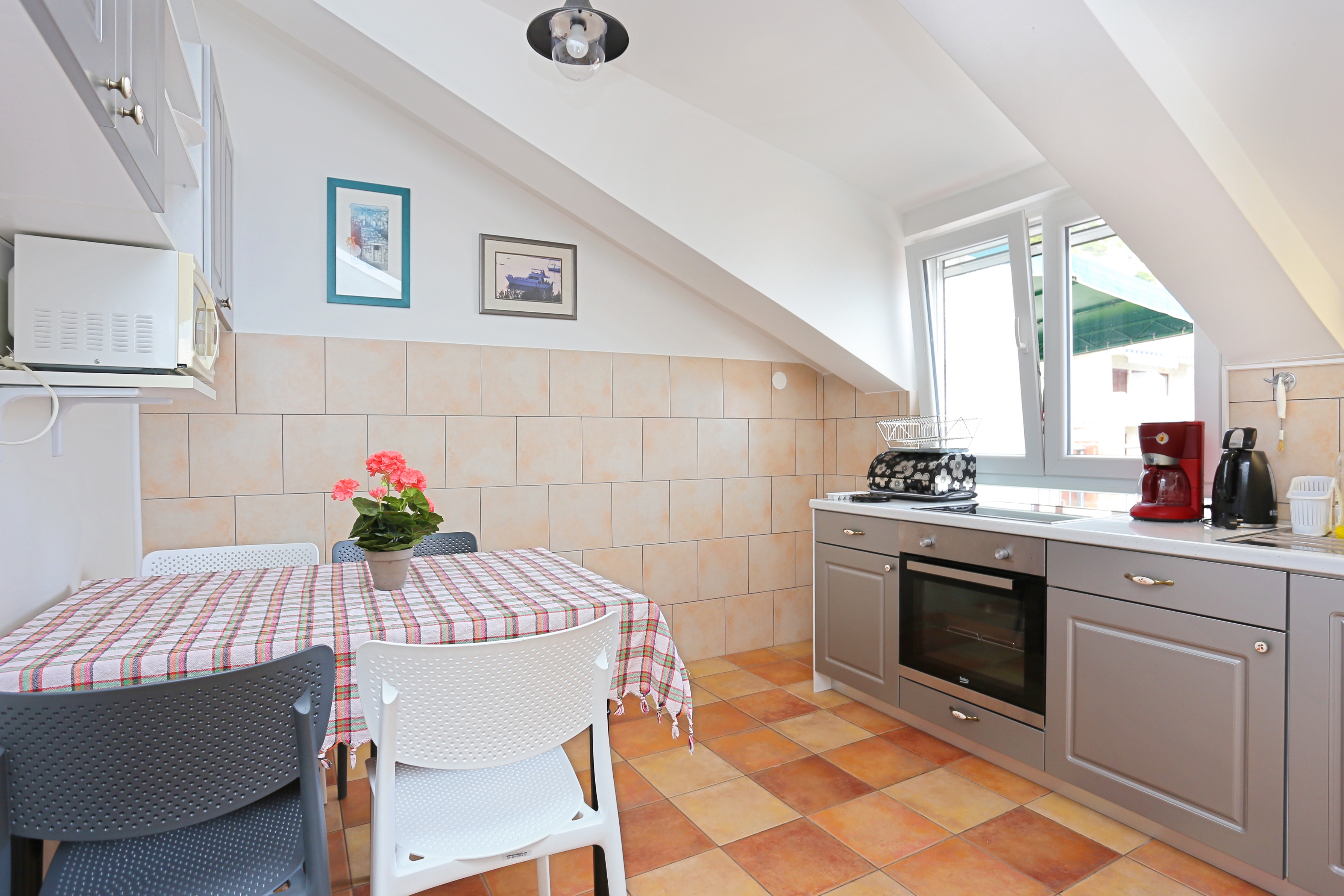 One bedroom apartment with terrace and sea view Pisak, Omiš (A-16239-f)