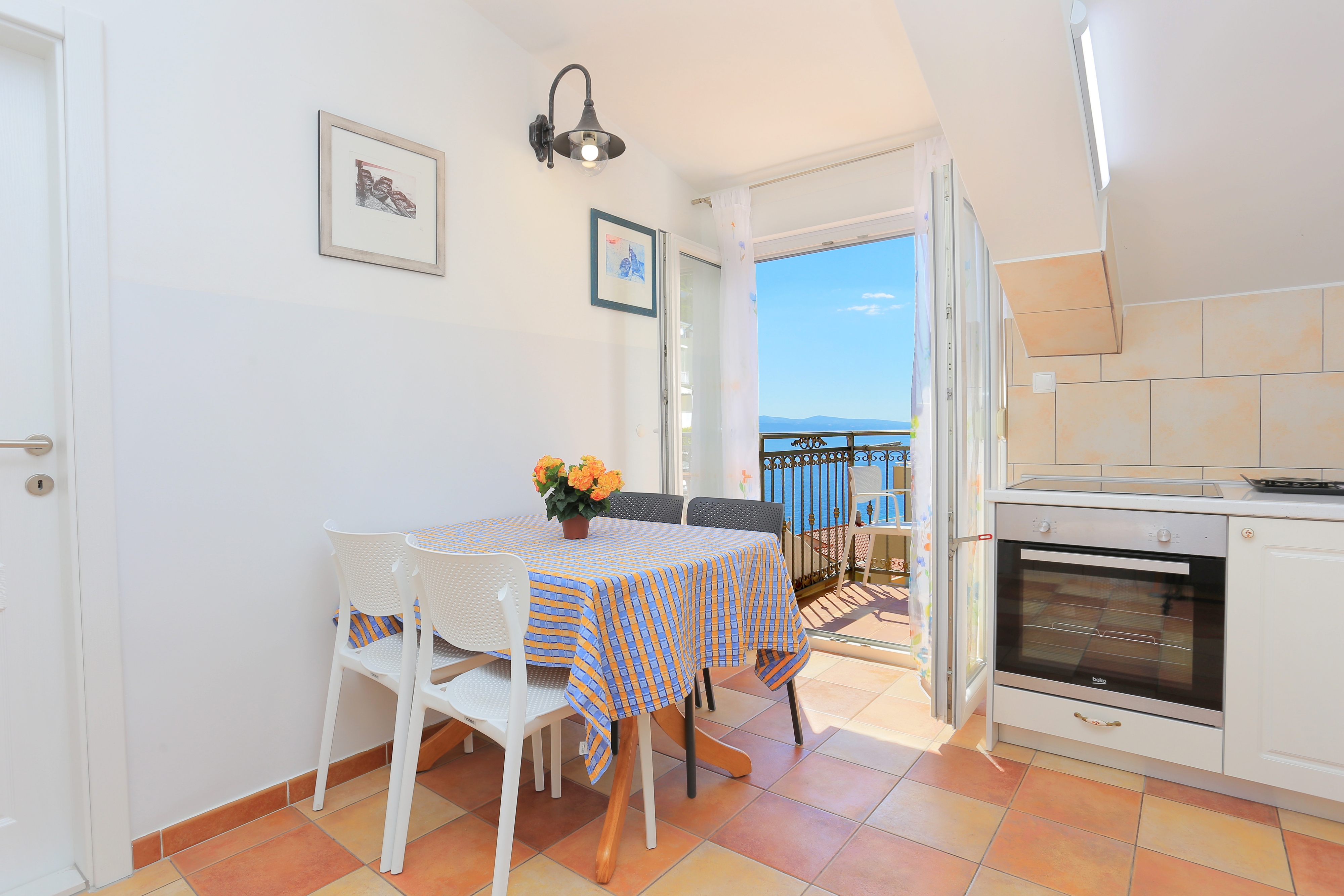 One bedroom apartment with balcony and sea view Pisak, Omiš (A-16239-g)