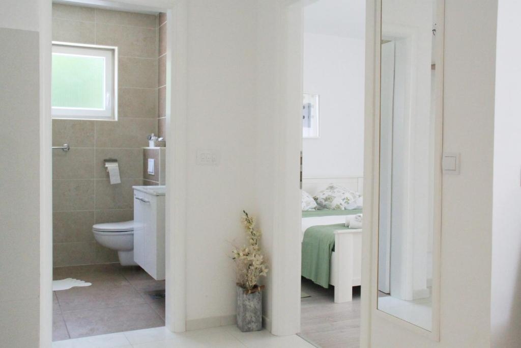 One bedroom apartment with terrace Njivice, Krk  A-a