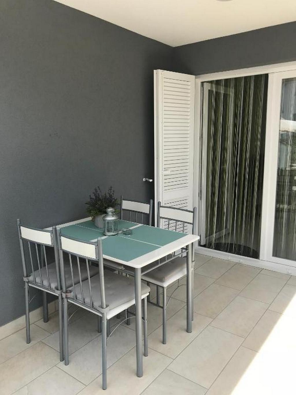 One bedroom apartment with terrace Njivice, Krk  A-a