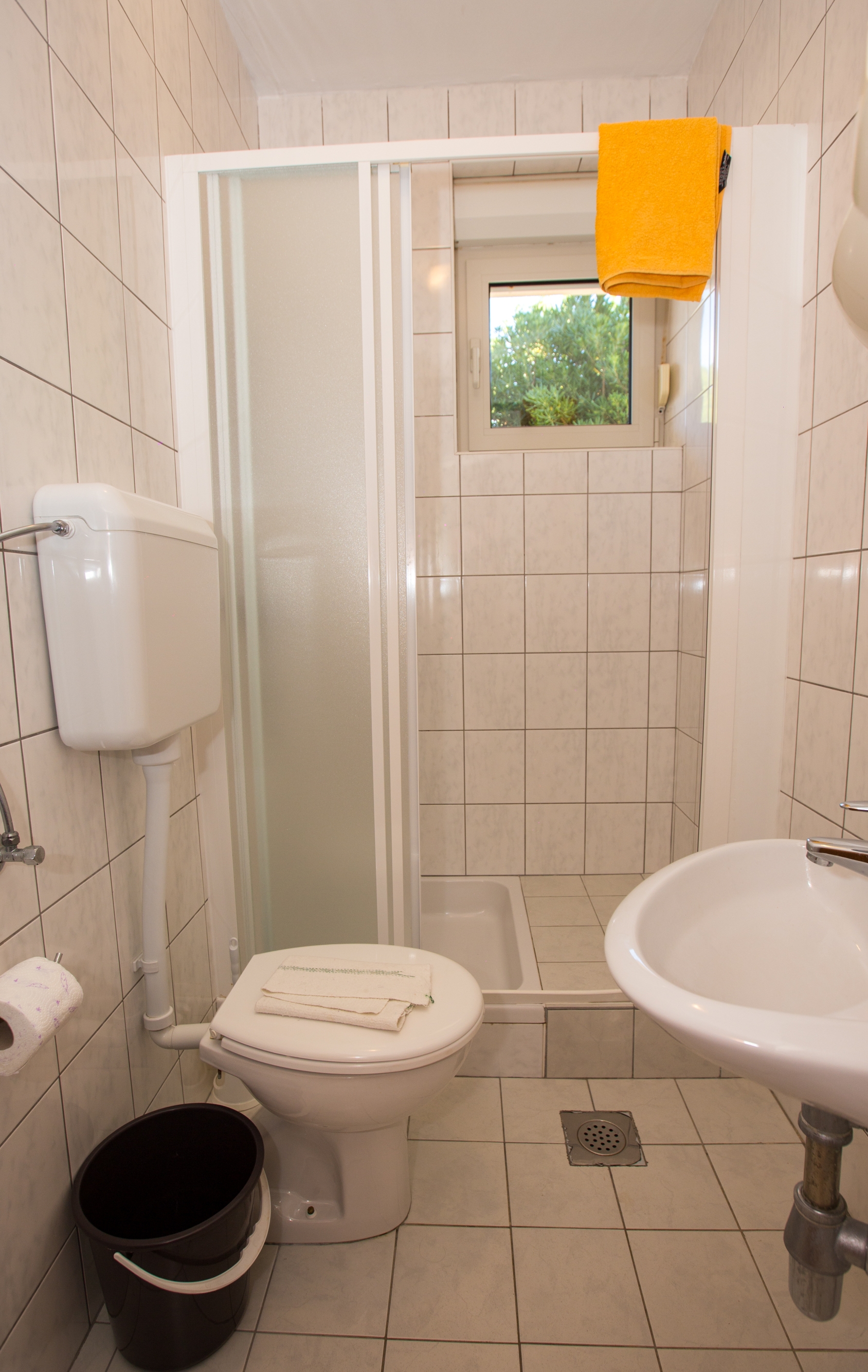 Two bedroom apartment with terrace and sea view Barbat, Rab  A-a