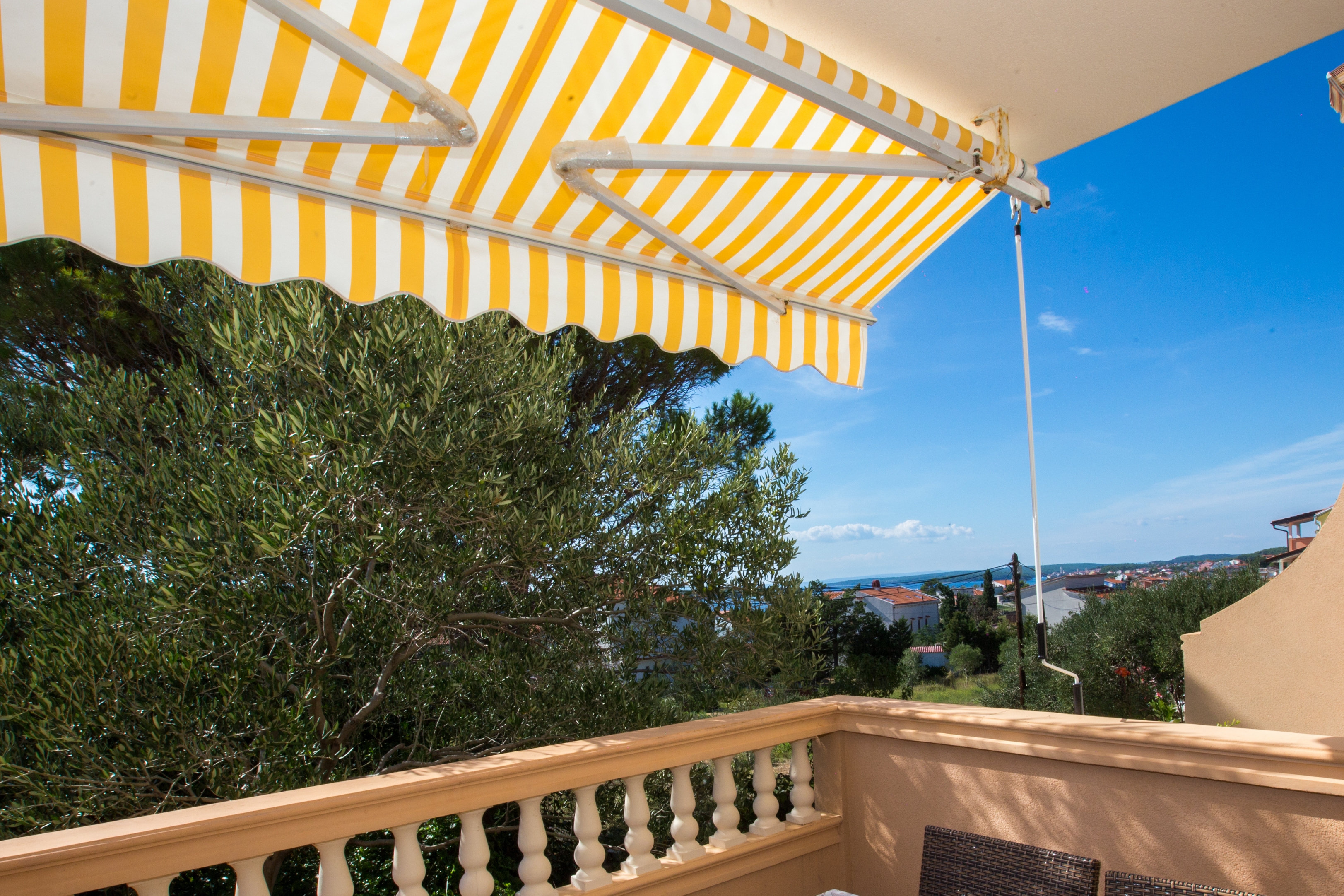 Two bedroom apartment with terrace and sea view Barbat, Rab  A-a
