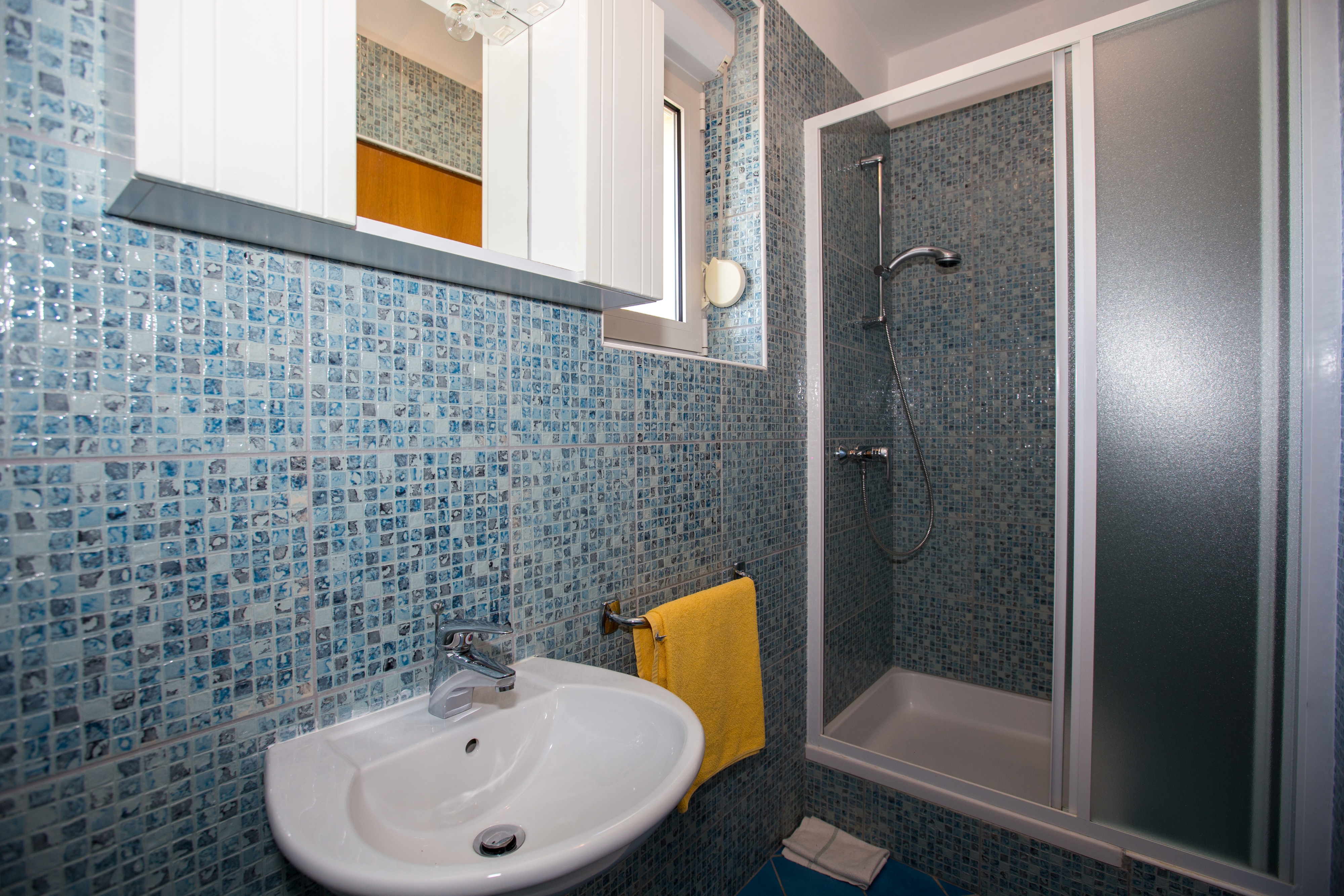 Three bedroom apartment with terrace and sea view Barbat, Rab  A-c