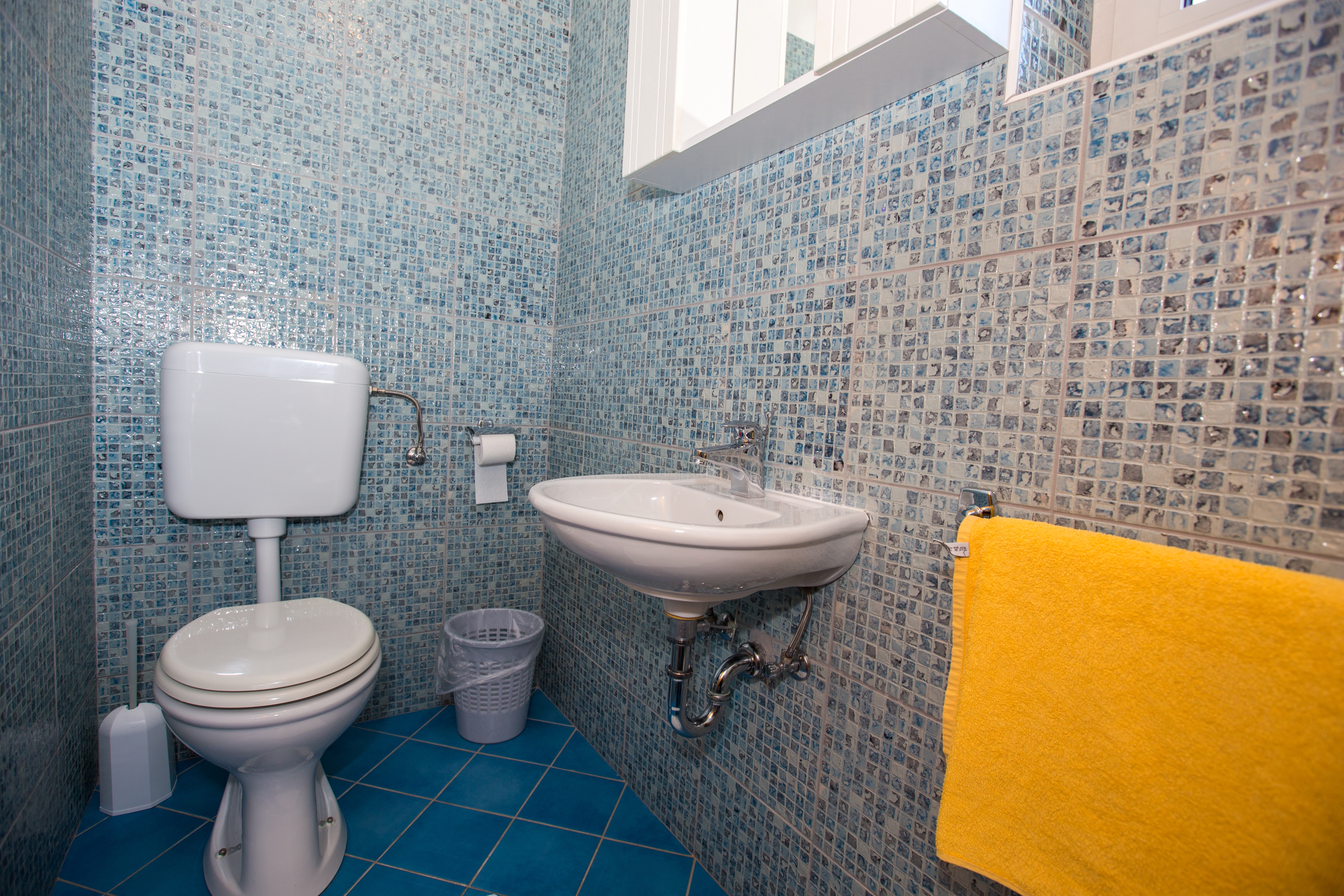 Three bedroom apartment with terrace and sea view Barbat, Rab  A-c