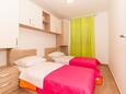 Ložnice 2 Vodice, Ložnice 2 v ubytování typu apartment, domácí mazlíčci povoleni a WiFi.