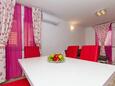 Blagovaonica Vodice, Blagovaonica u smještaju tipa apartment, kućni ljubimci dozvoljeni i WiFi.