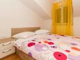 Ložnice 2 Vodice, Ložnice 2 v ubytování typu apartment, domácí mazlíčci povoleni a WiFi.