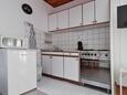 Viganj, Kitchen in the studio-apartment, WiFi.