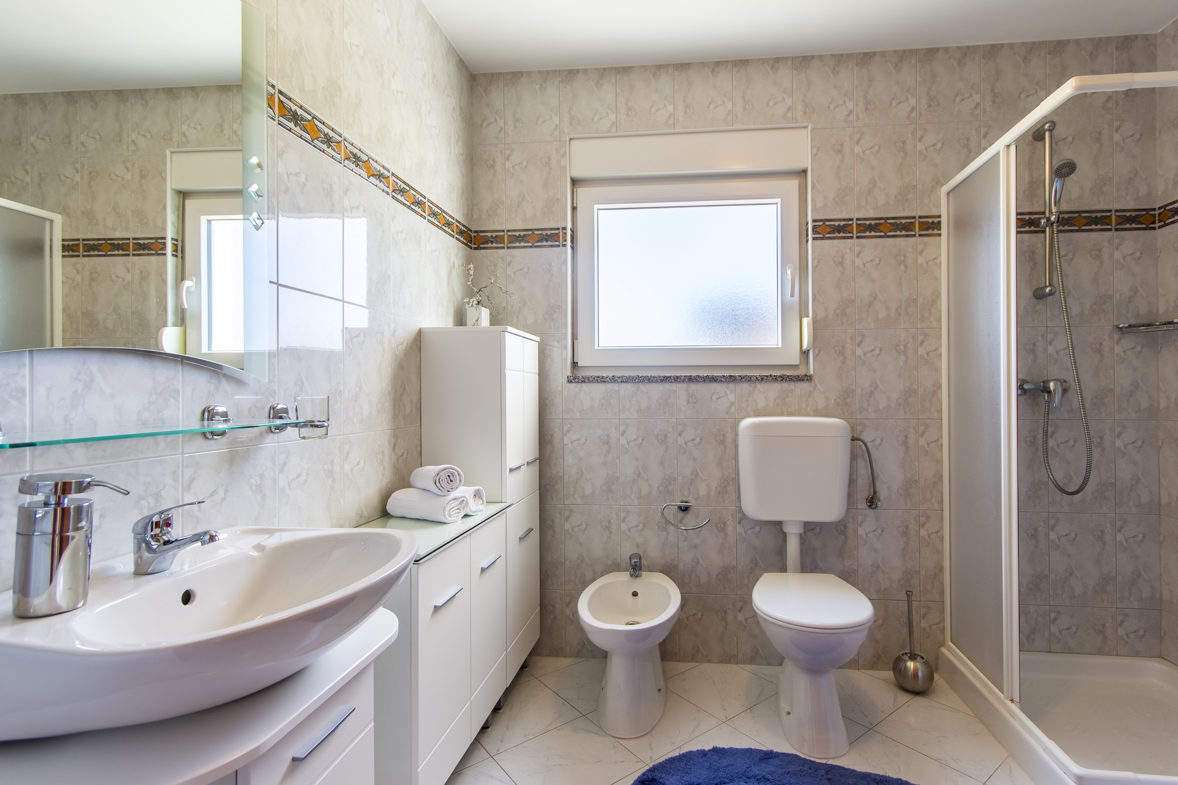 Two bedroom apartment with terrace Valbandon, Fažana  A-a