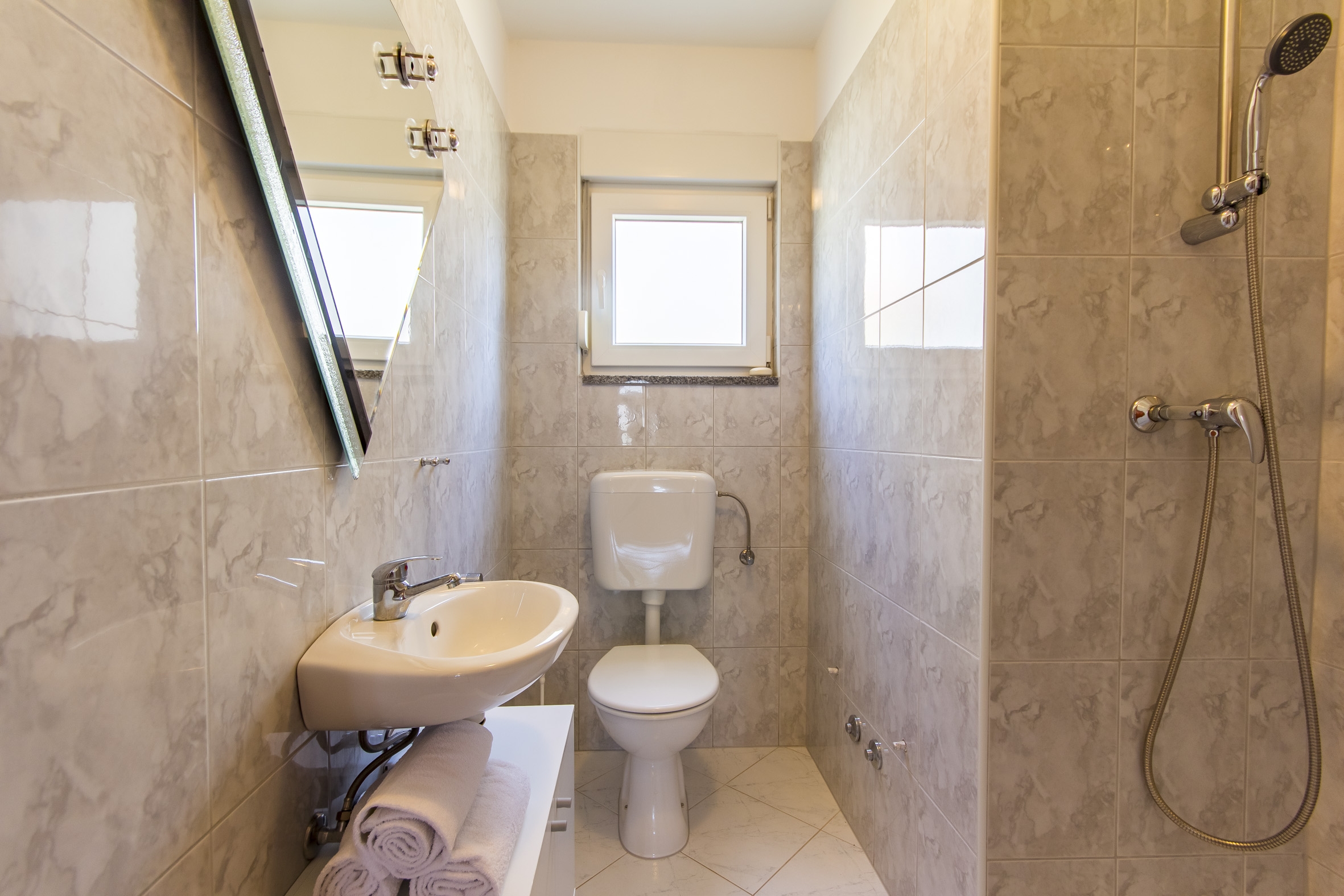 Two bedroom apartment with terrace Valbandon, Fažana  A-a