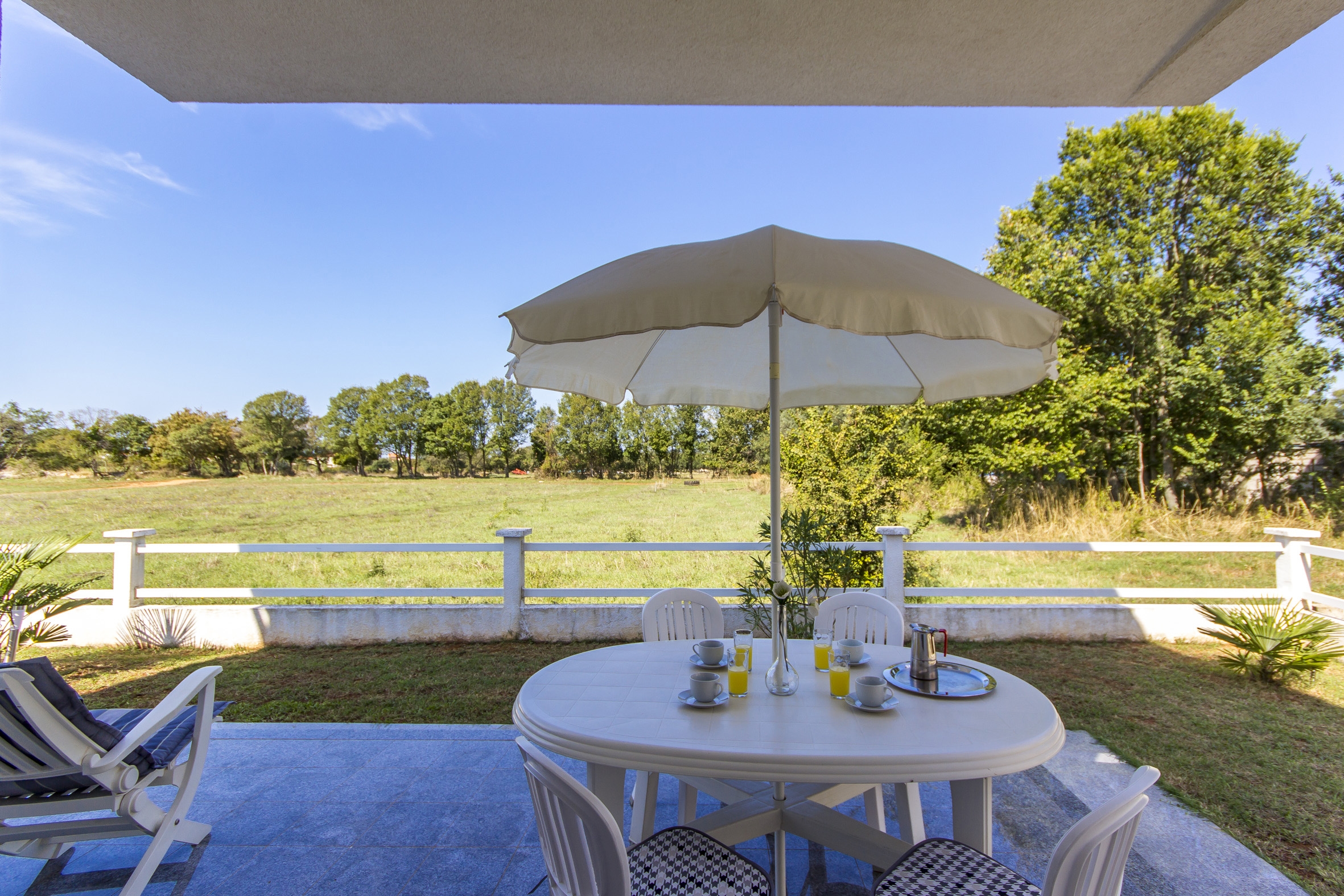Two bedroom apartment with terrace Valbandon, Fažana  A-a