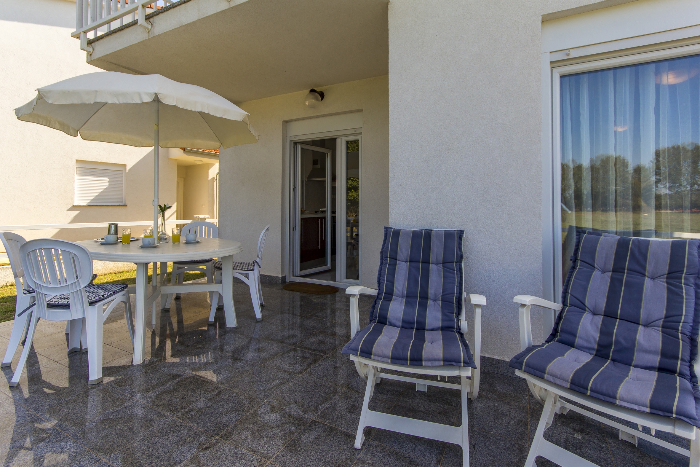 Two bedroom apartment with terrace Valbandon, Fažana  A-a