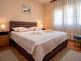 Bedroom 1 Jelsa, Bedroom 1 in the apartment, air condition available and WiFi.