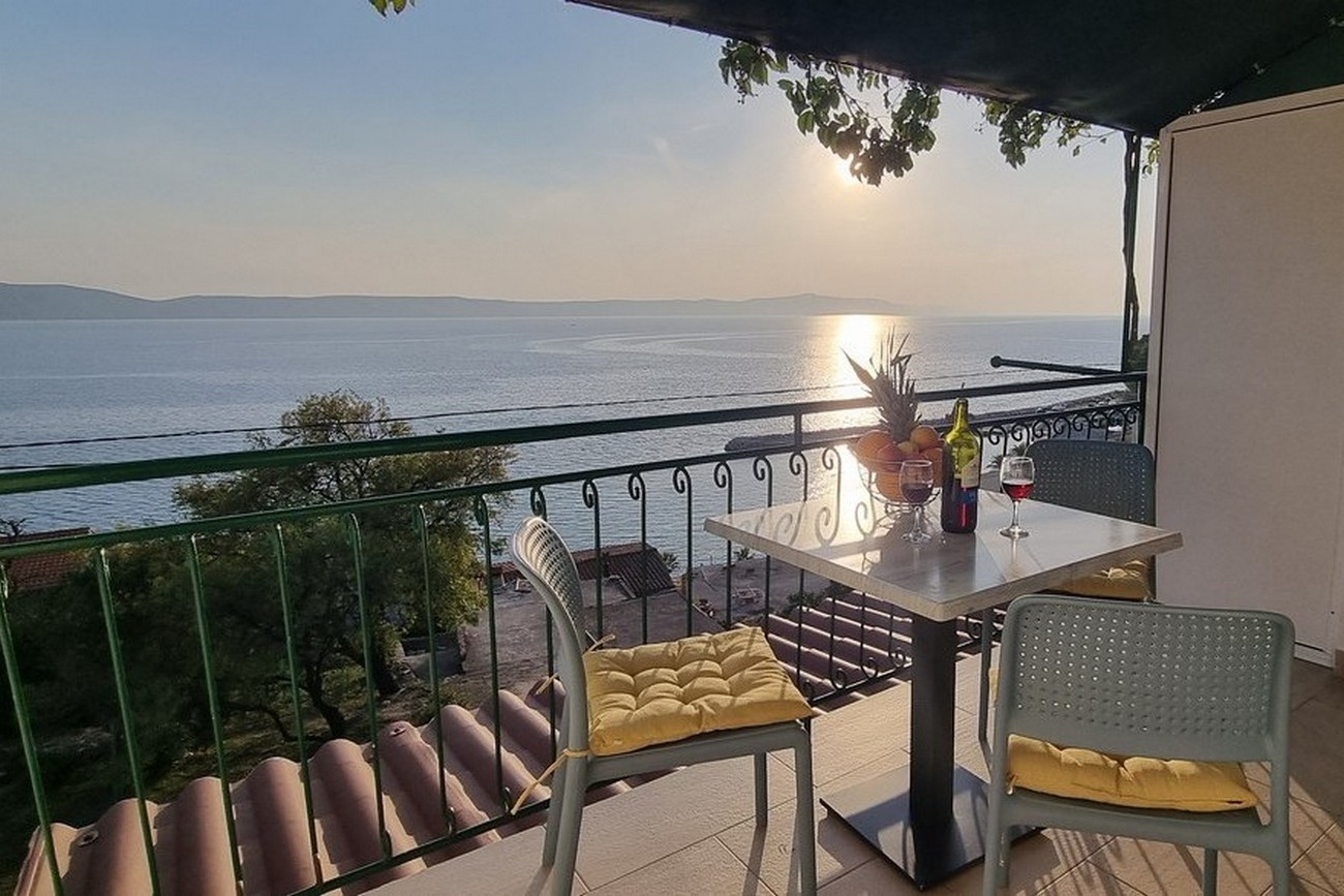 One bedroom apartment with balcony and sea view Živogošće - Porat, Makarska (A-16289-b)