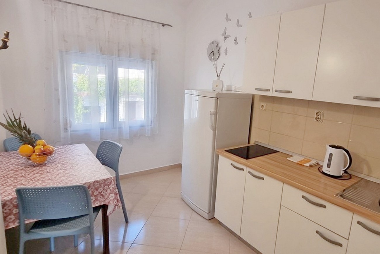 One bedroom apartment with balcony and sea view Živogošće - Porat, Makarska (A-16289-b)