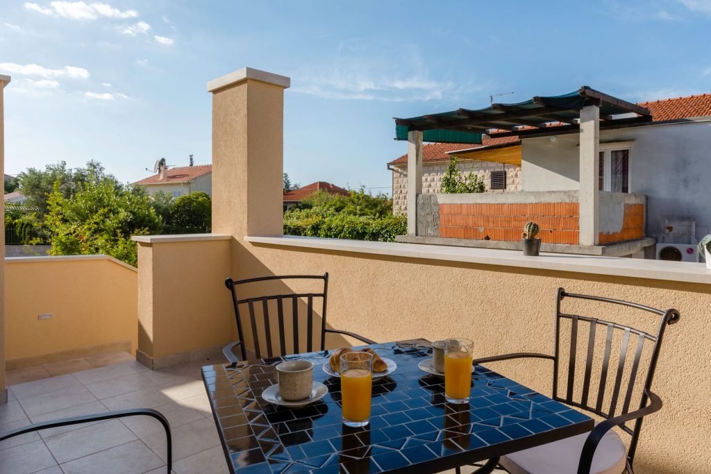 One bedroom apartment with terrace Supetar, Brač  A-a
