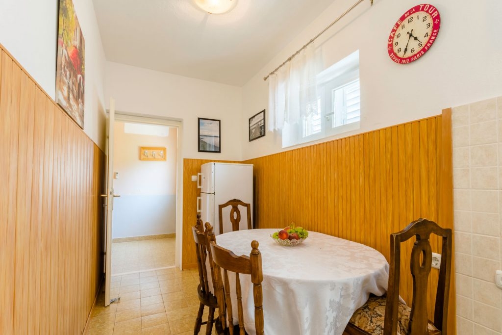 One bedroom apartment with terrace Supetar, Brač  A-c