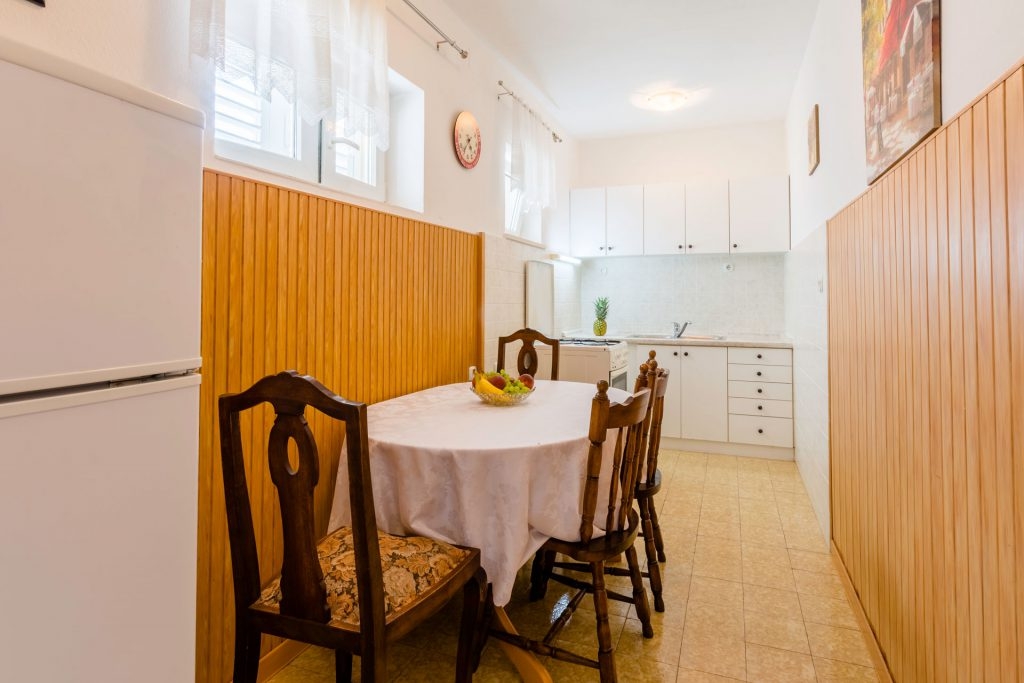 One bedroom apartment with terrace Supetar, Brač  A-c