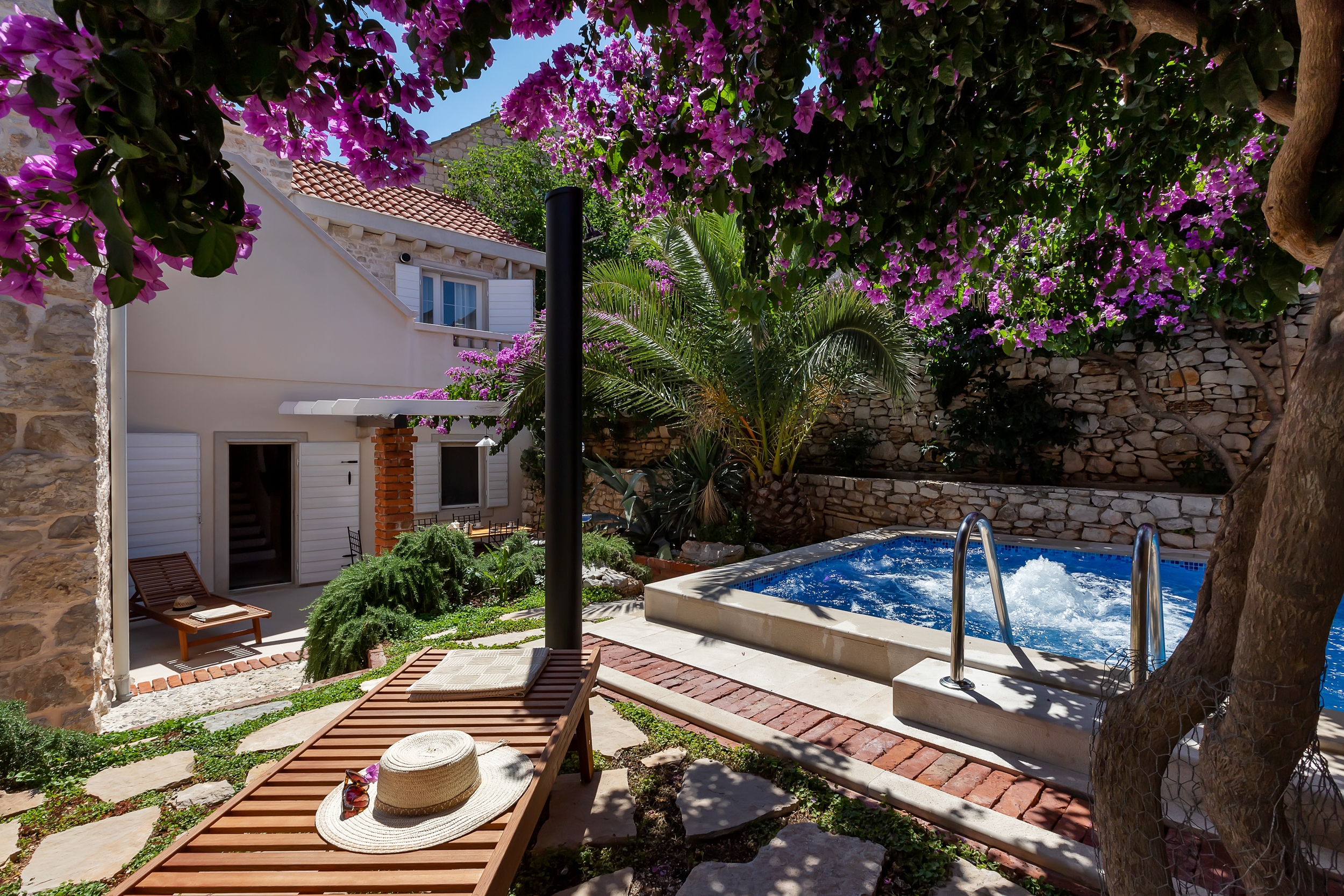Three bedroom house with terrace and sea view Sutivan, Brač  K