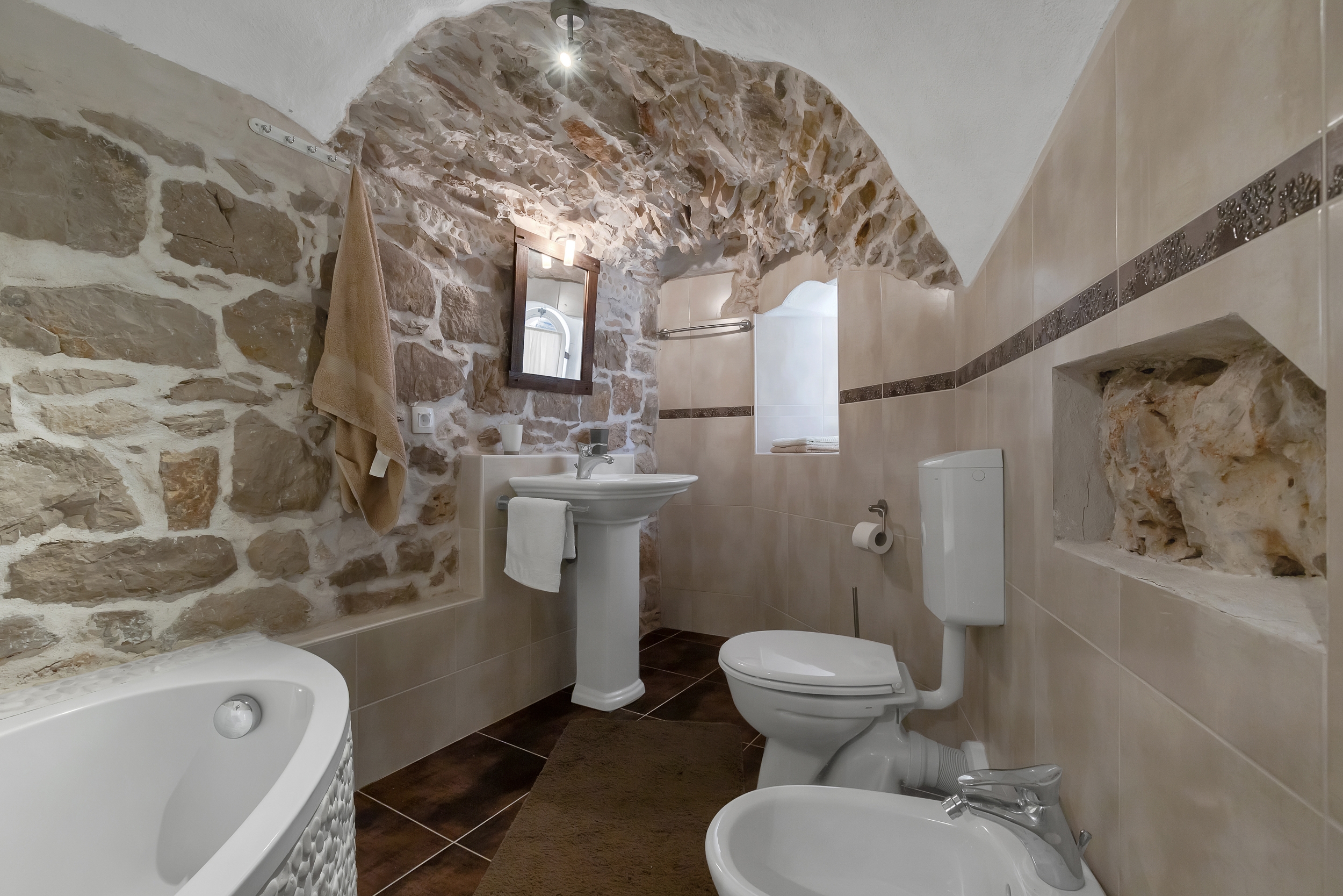 Three bedroom house with terrace and sea view Sutivan, Brač  K
