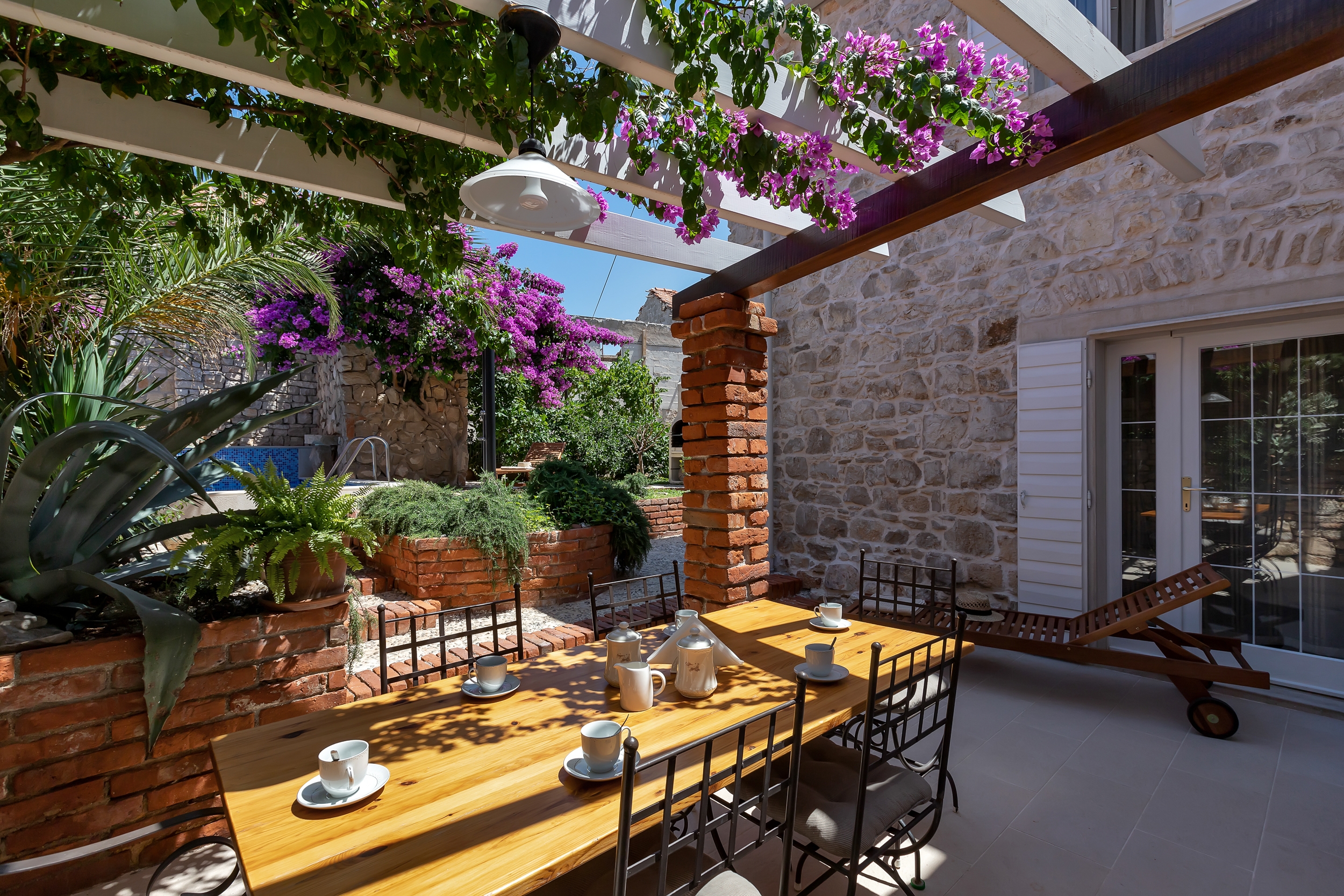 Three bedroom house with terrace and sea view Sutivan, Brač  K