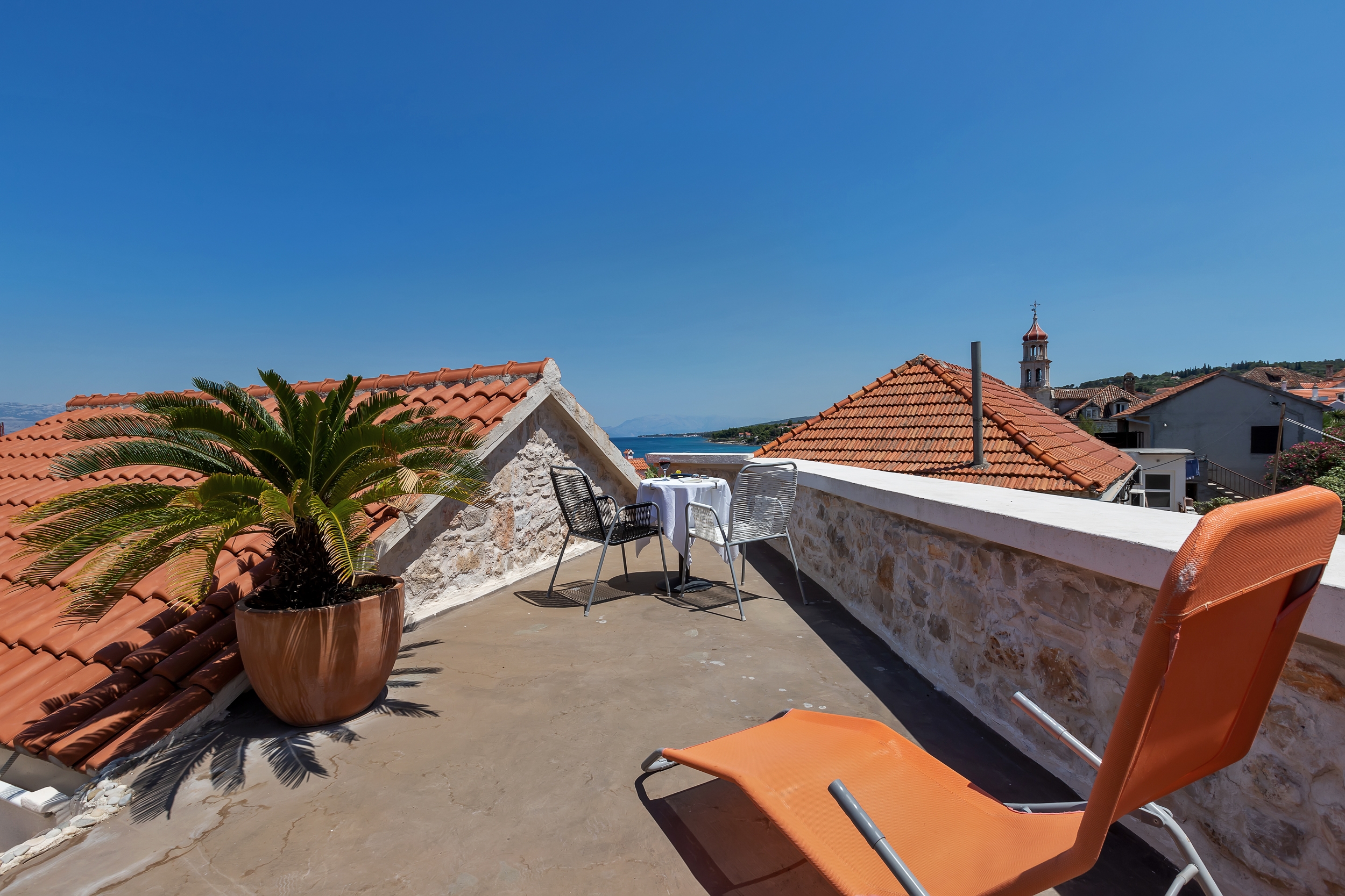 Three bedroom house with terrace and sea view Sutivan, Brač  K