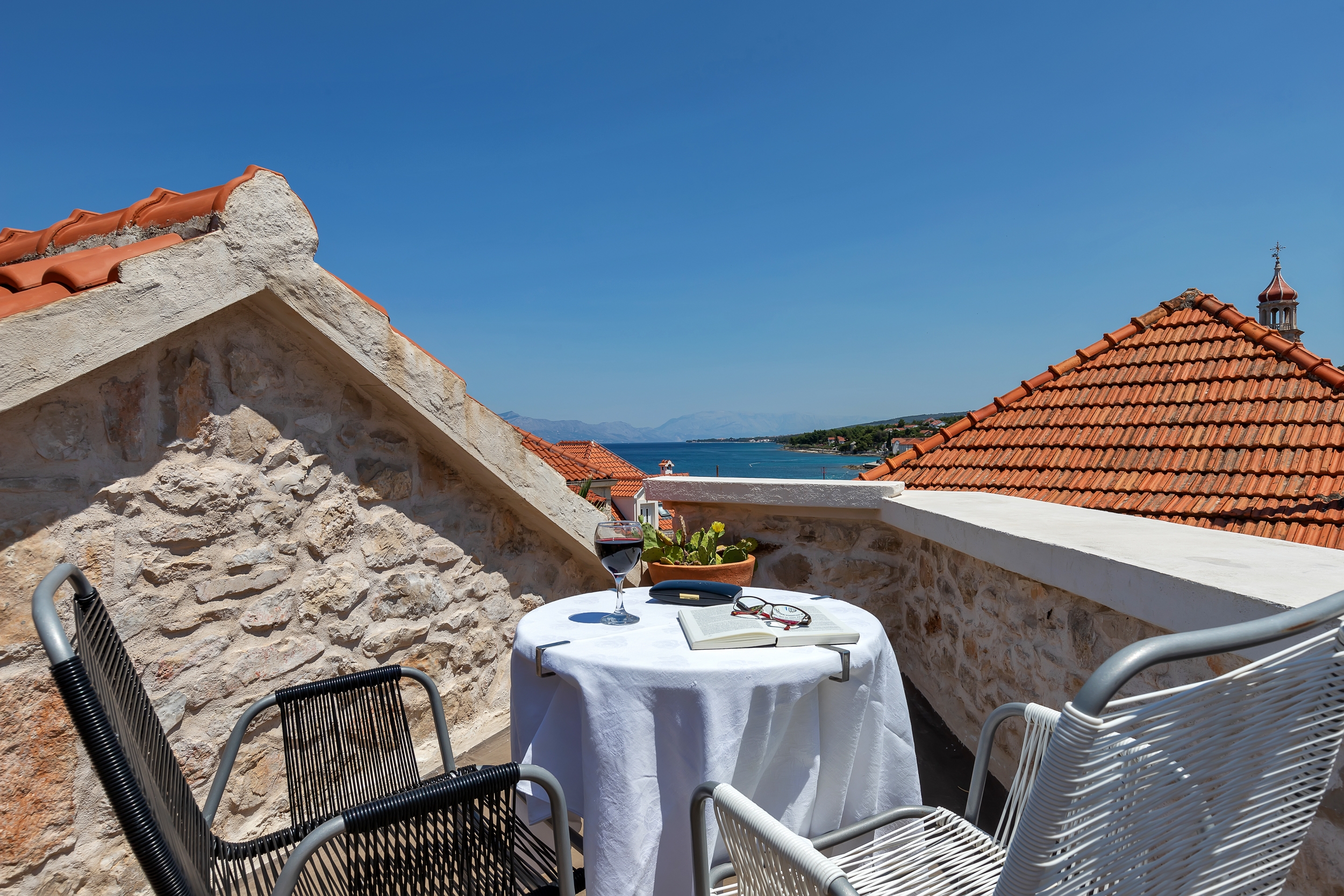 Three bedroom house with terrace and sea view Sutivan, Brač  K